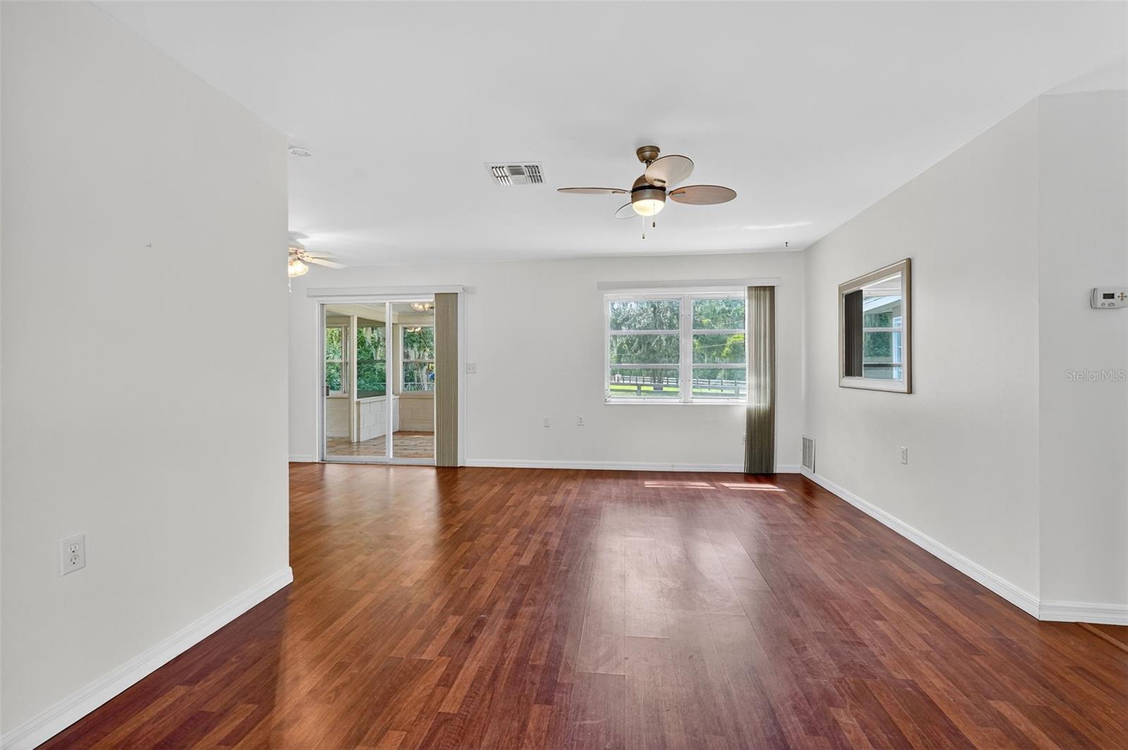 Listing photo id 20 for 814 Bel Air Drive