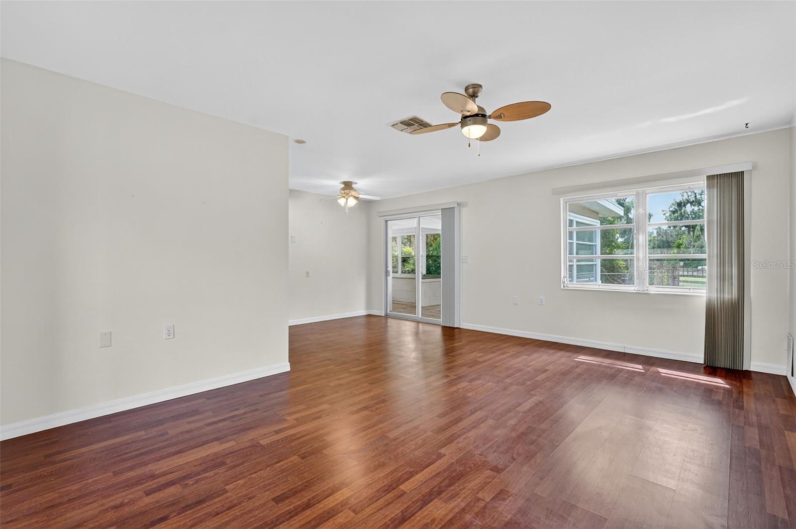 Listing photo id 21 for 814 Bel Air Drive