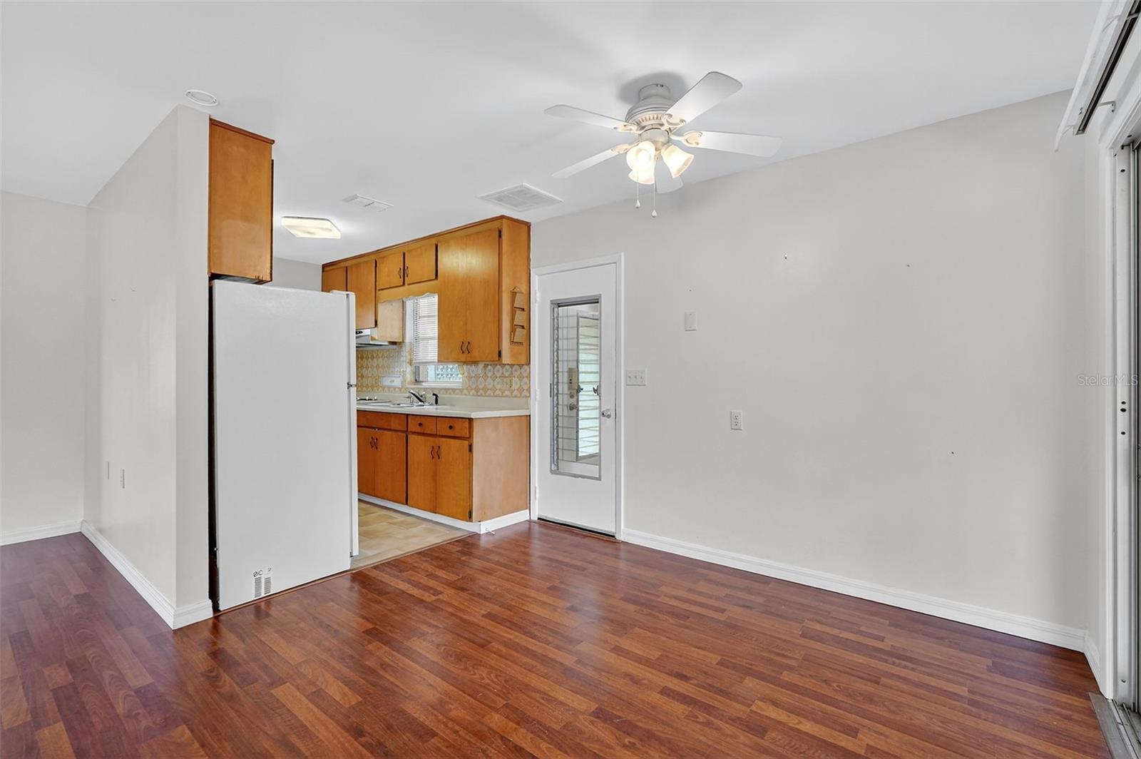 Listing photo id 23 for 814 Bel Air Drive