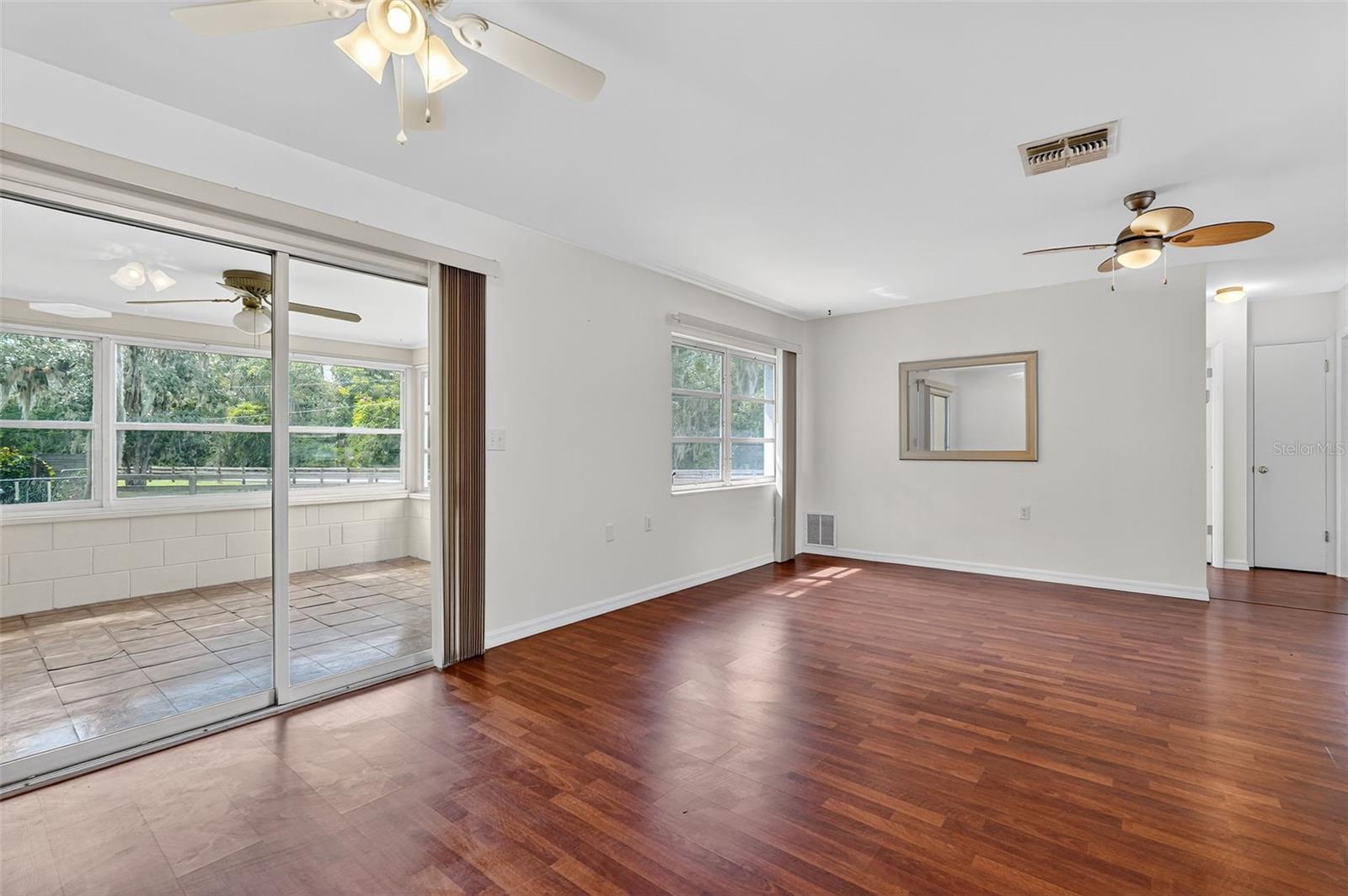 Listing photo id 24 for 814 Bel Air Drive