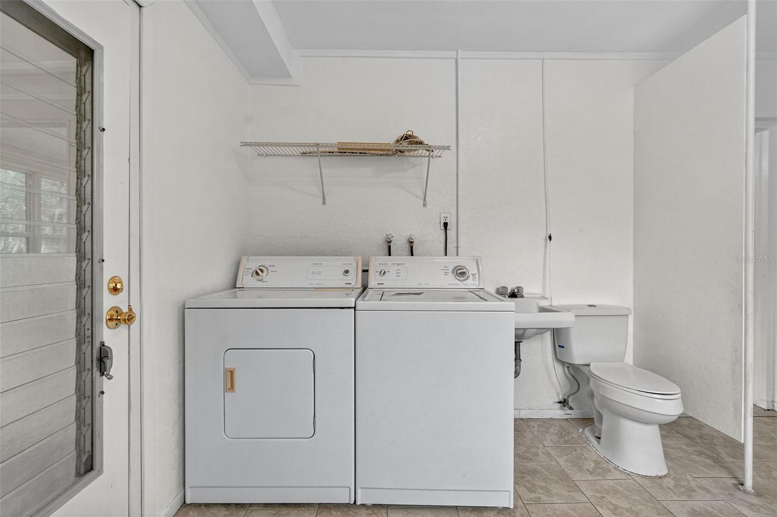 Listing photo id 26 for 814 Bel Air Drive