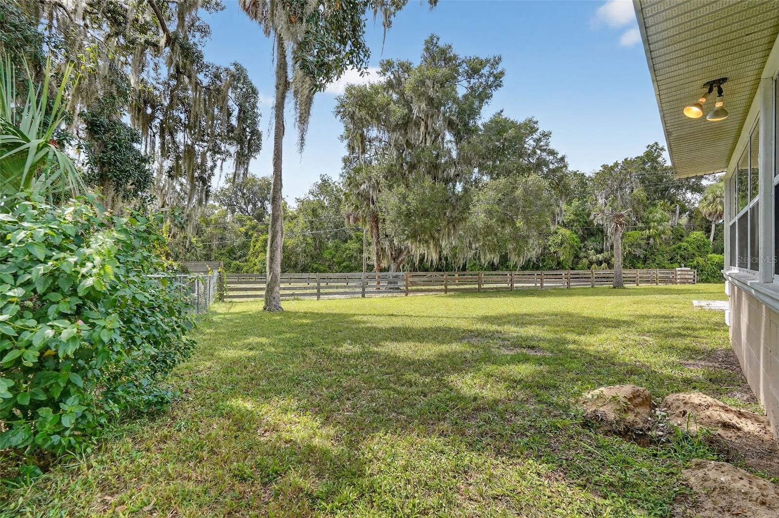 Listing photo id 31 for 814 Bel Air Drive