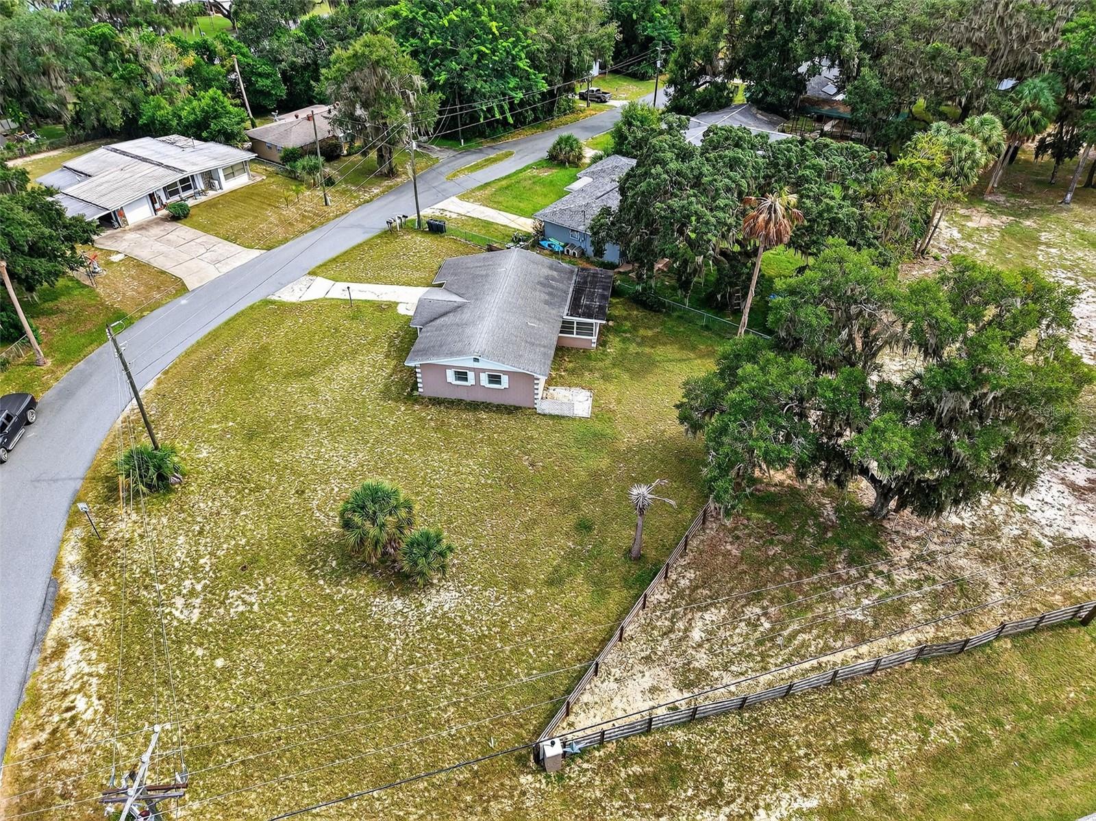 Listing photo id 2 for 814 Bel Air Drive