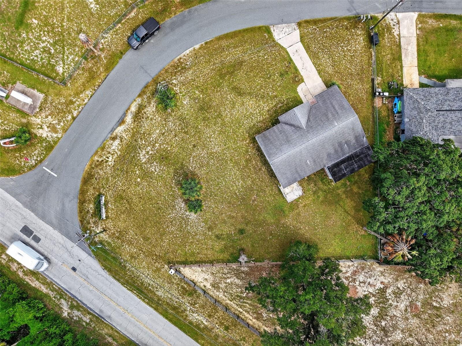 Listing photo id 3 for 814 Bel Air Drive