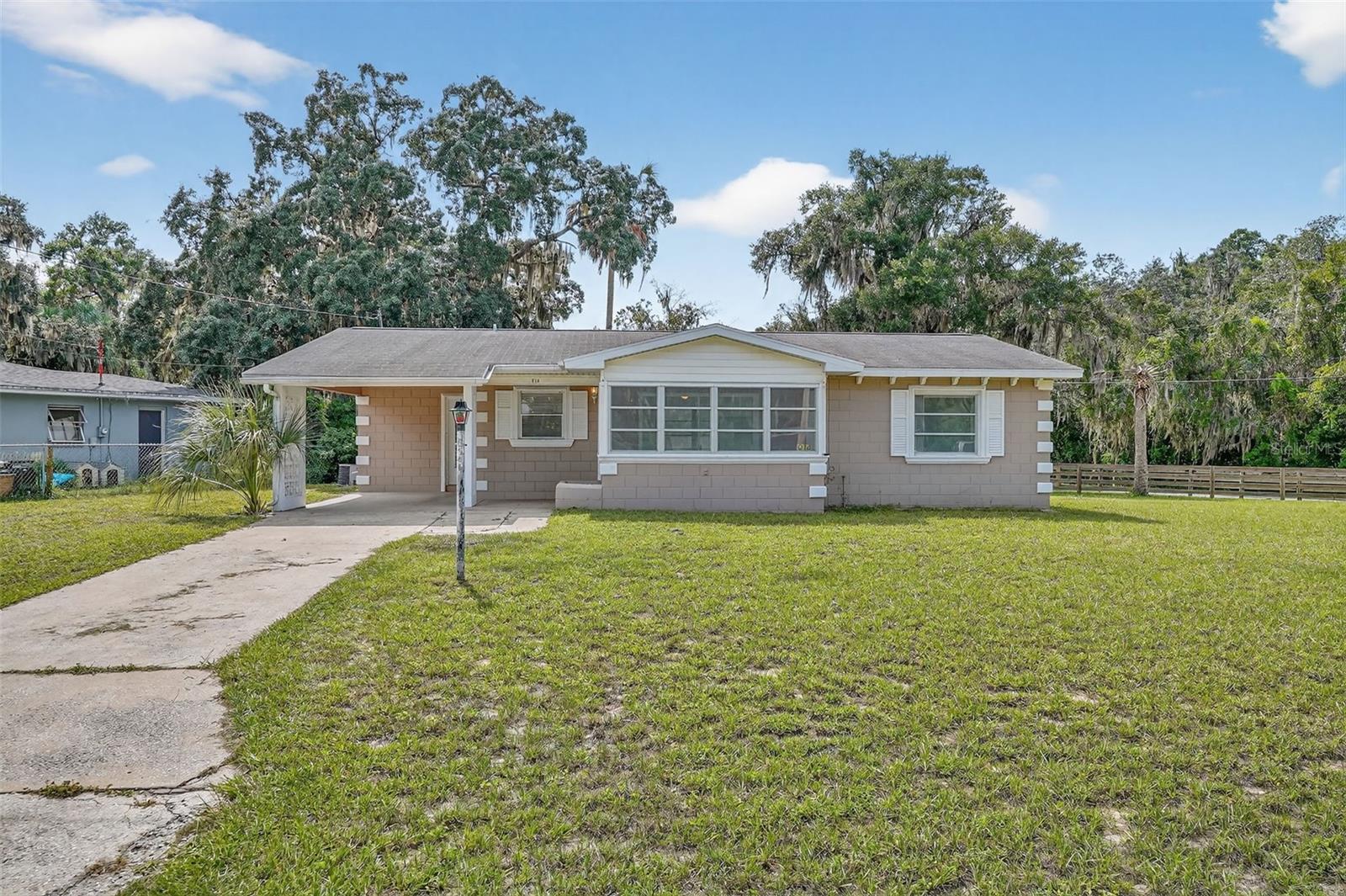Listing photo id 4 for 814 Bel Air Drive