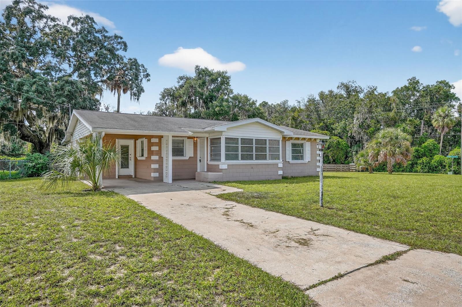 Listing photo id 5 for 814 Bel Air Drive