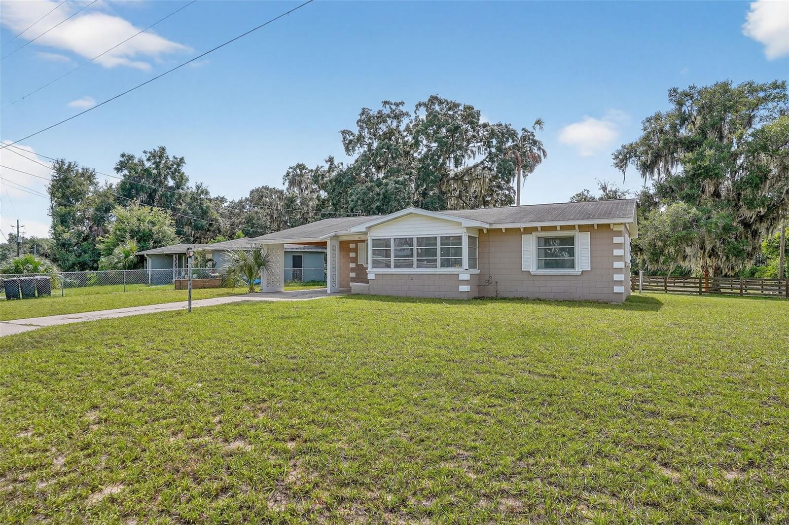 Listing photo id 6 for 814 Bel Air Drive