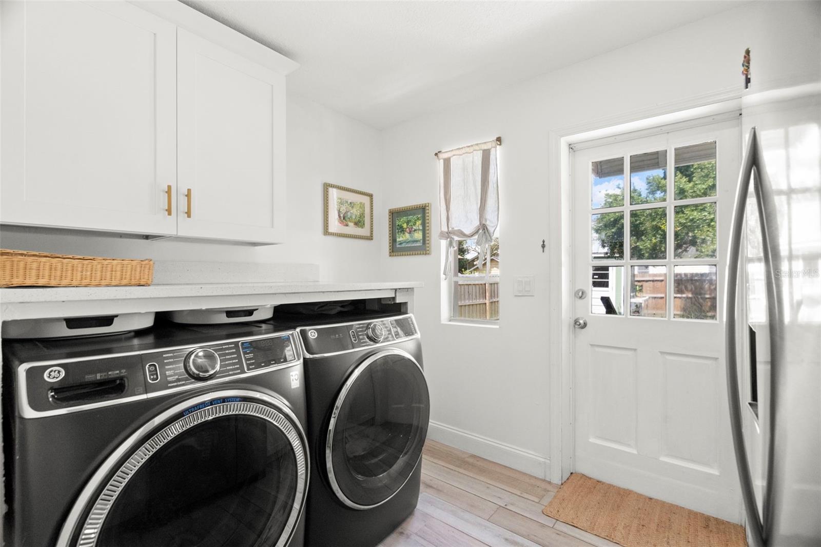 Listing photo id 19 for 205 Alva Street