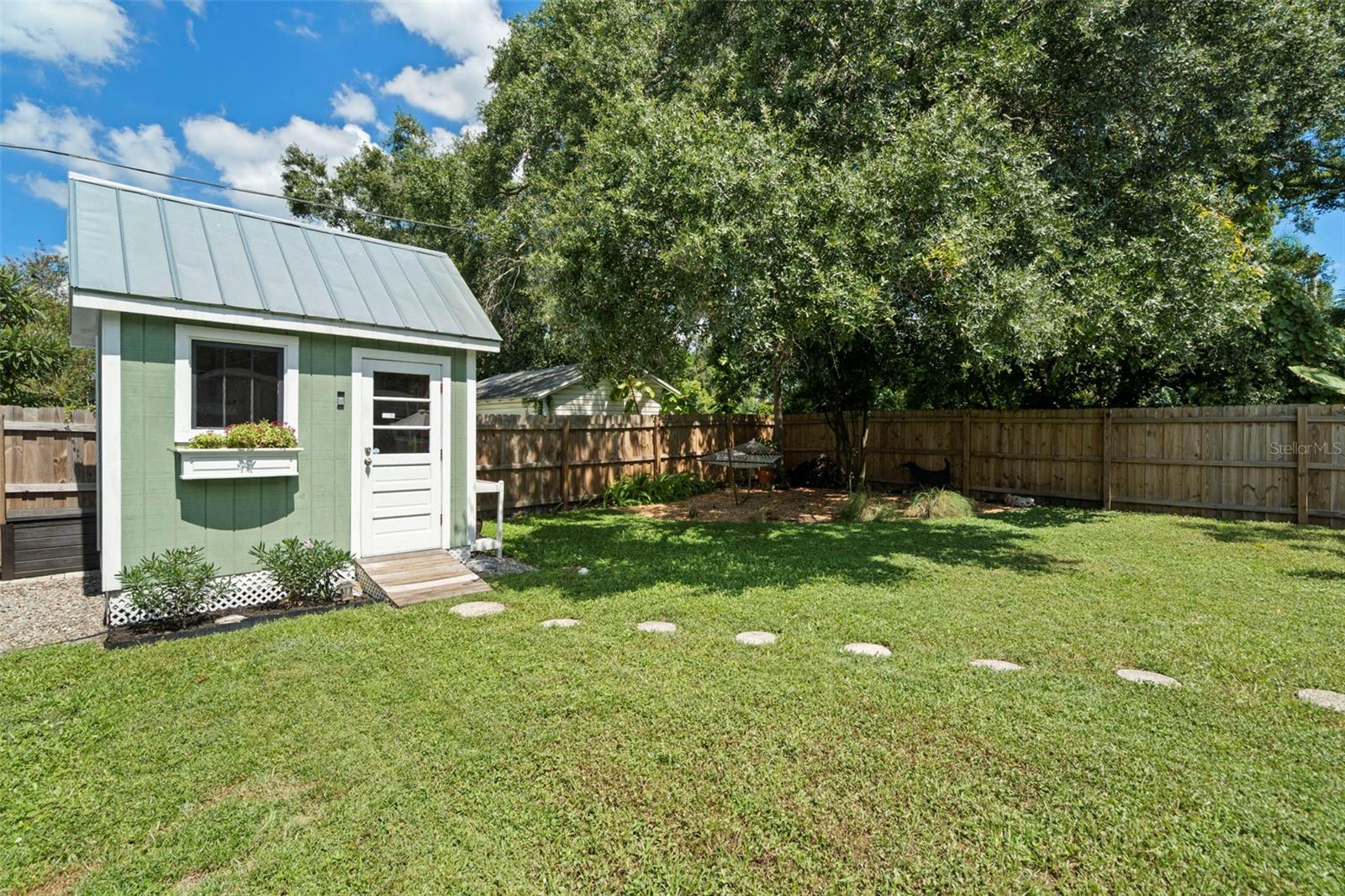 Listing photo id 20 for 205 Alva Street
