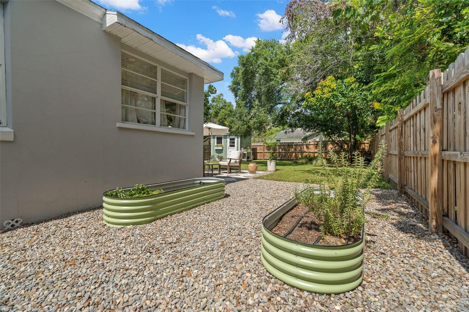 Listing photo id 21 for 205 Alva Street