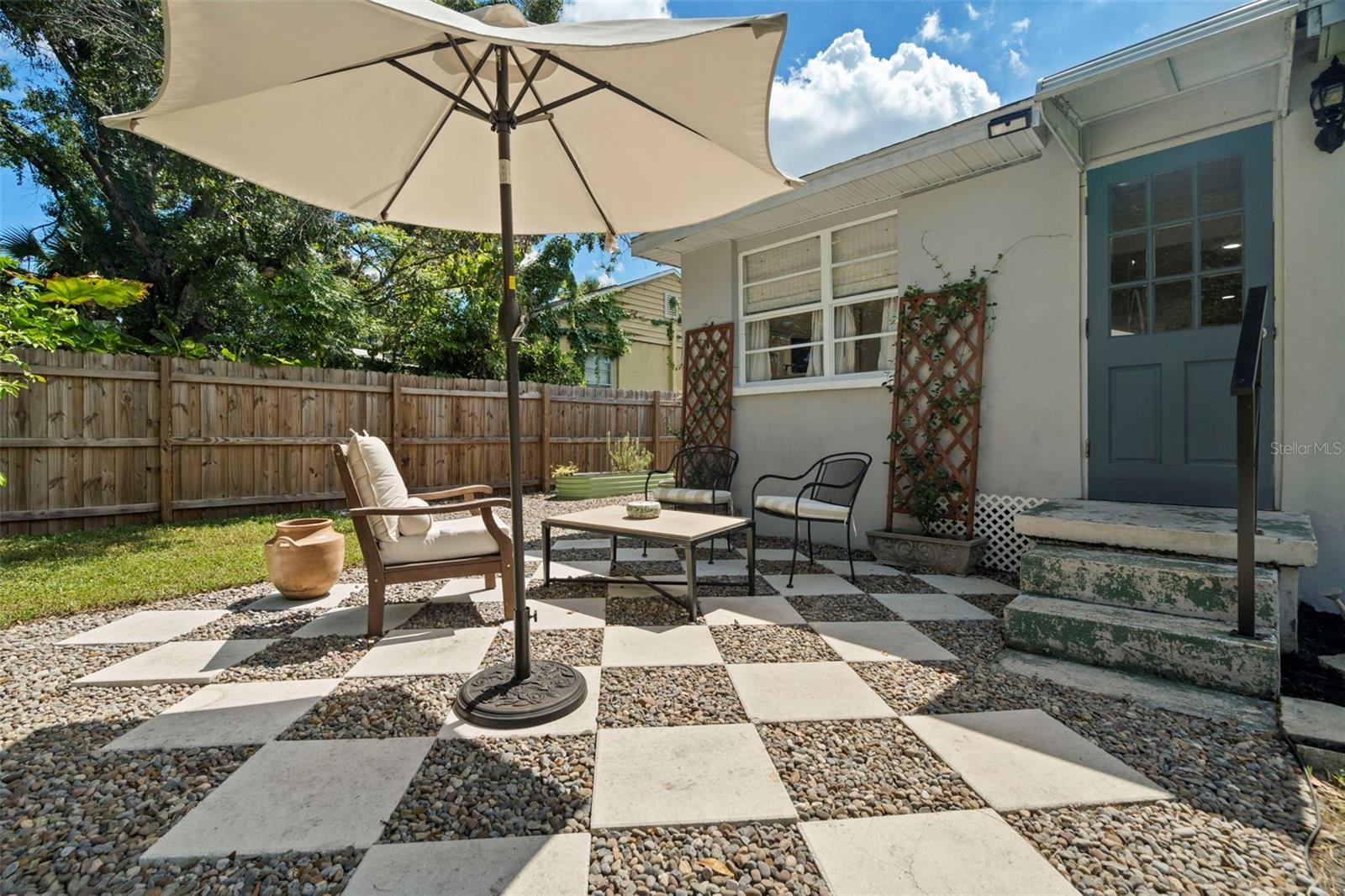 Listing photo id 23 for 205 Alva Street