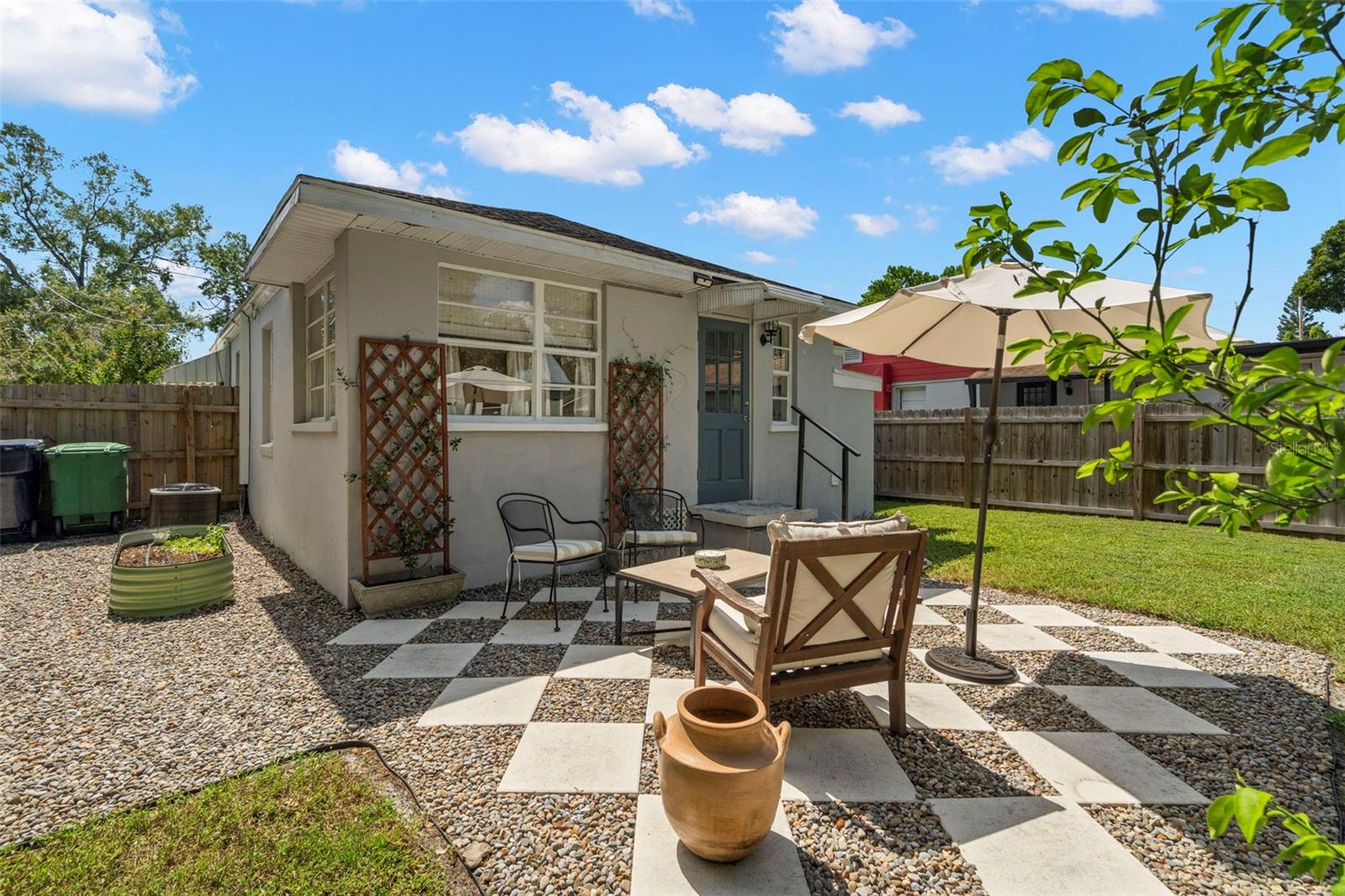 Listing photo id 24 for 205 Alva Street