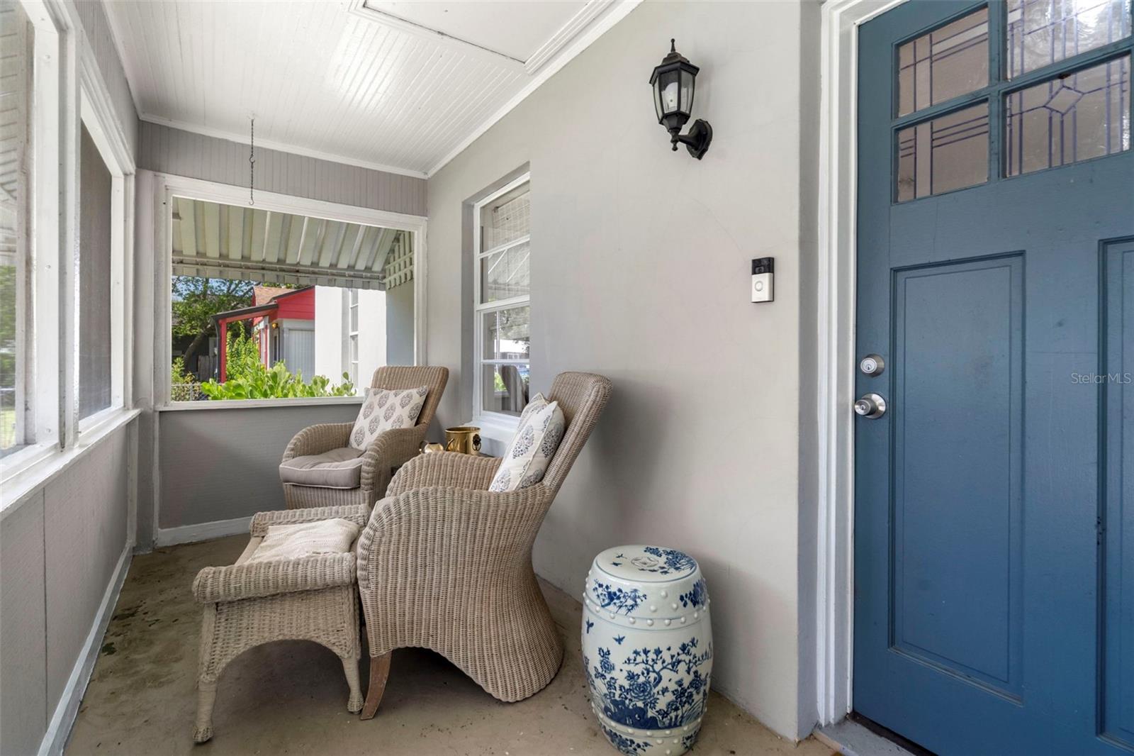 Listing photo id 1 for 205 Alva Street