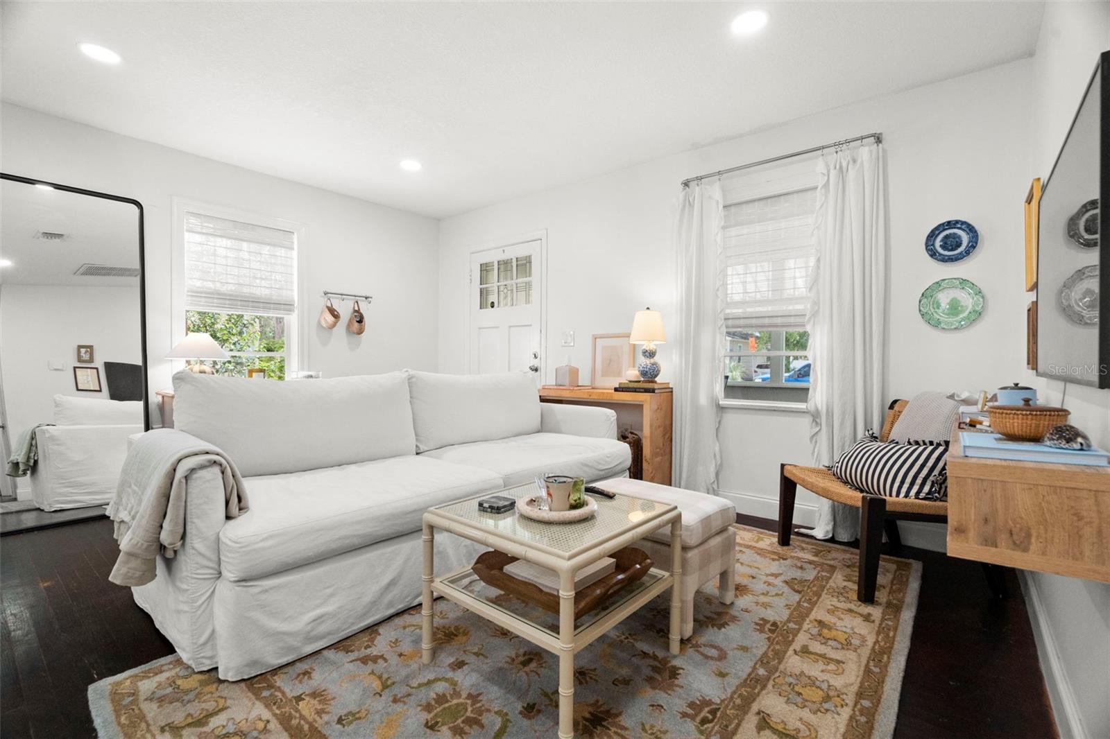Listing photo id 6 for 205 Alva Street