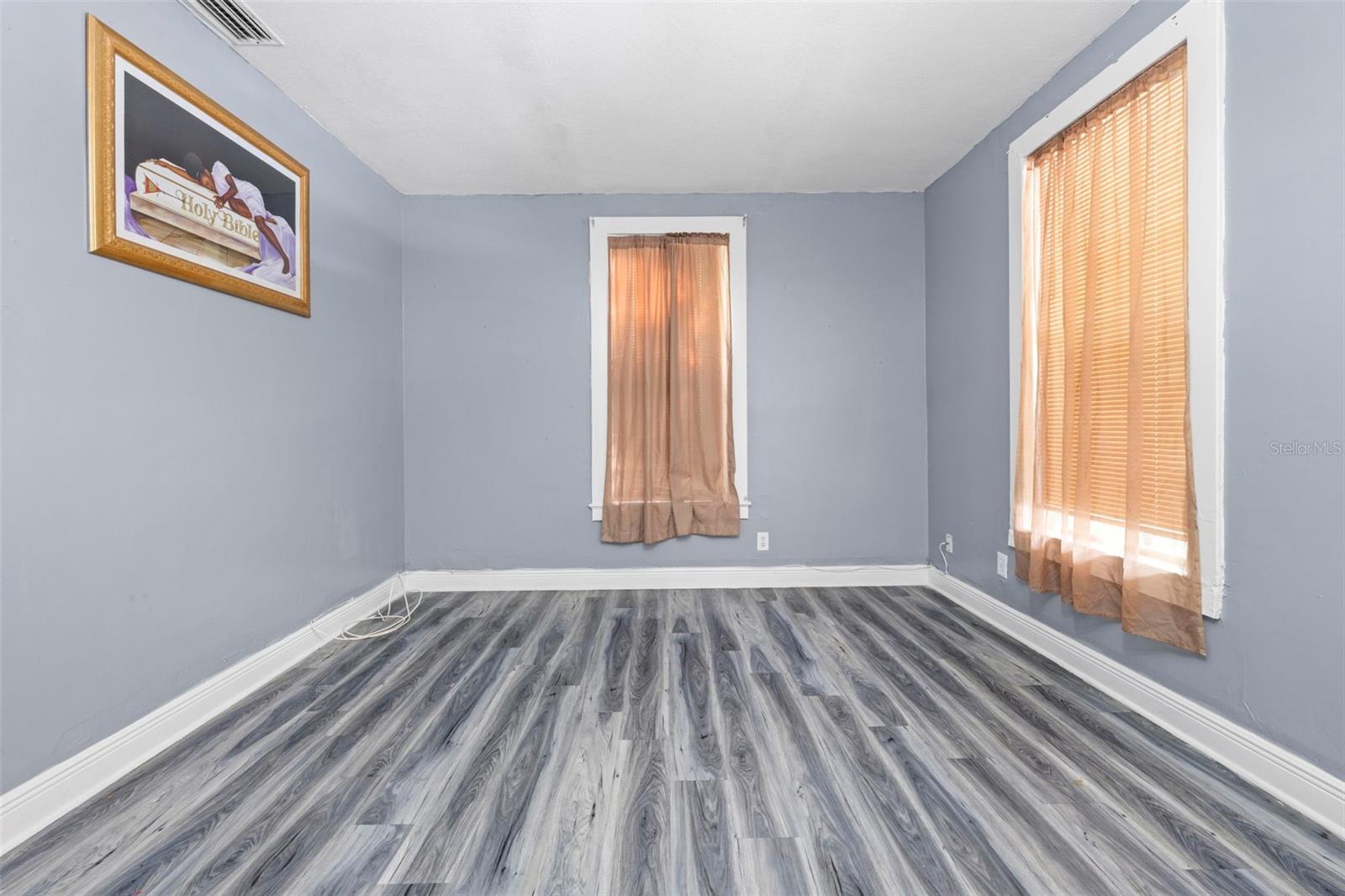 Image 11 of 38 For 109 Floribraska Avenue