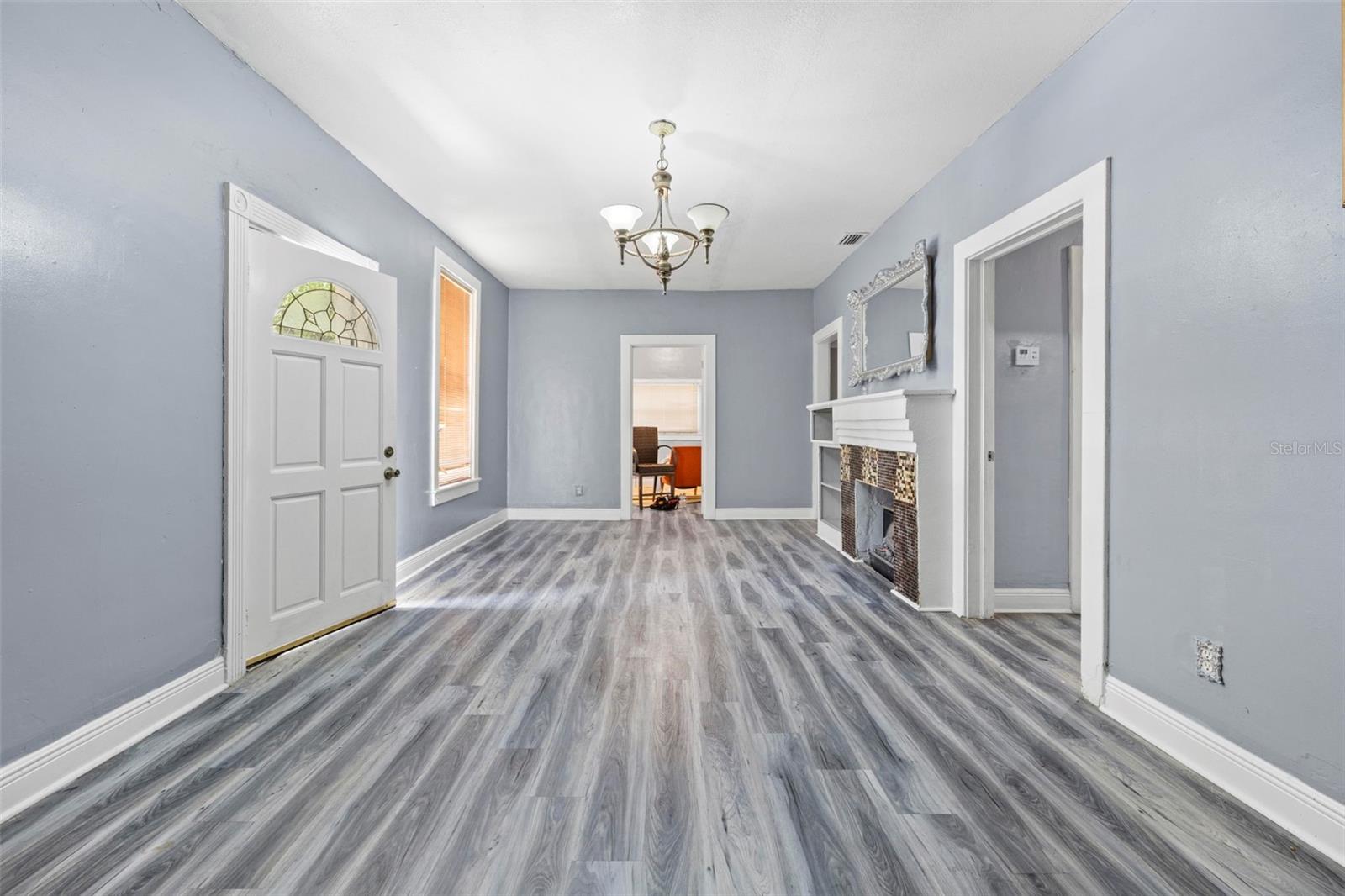 Image 14 of 38 For 109 Floribraska Avenue