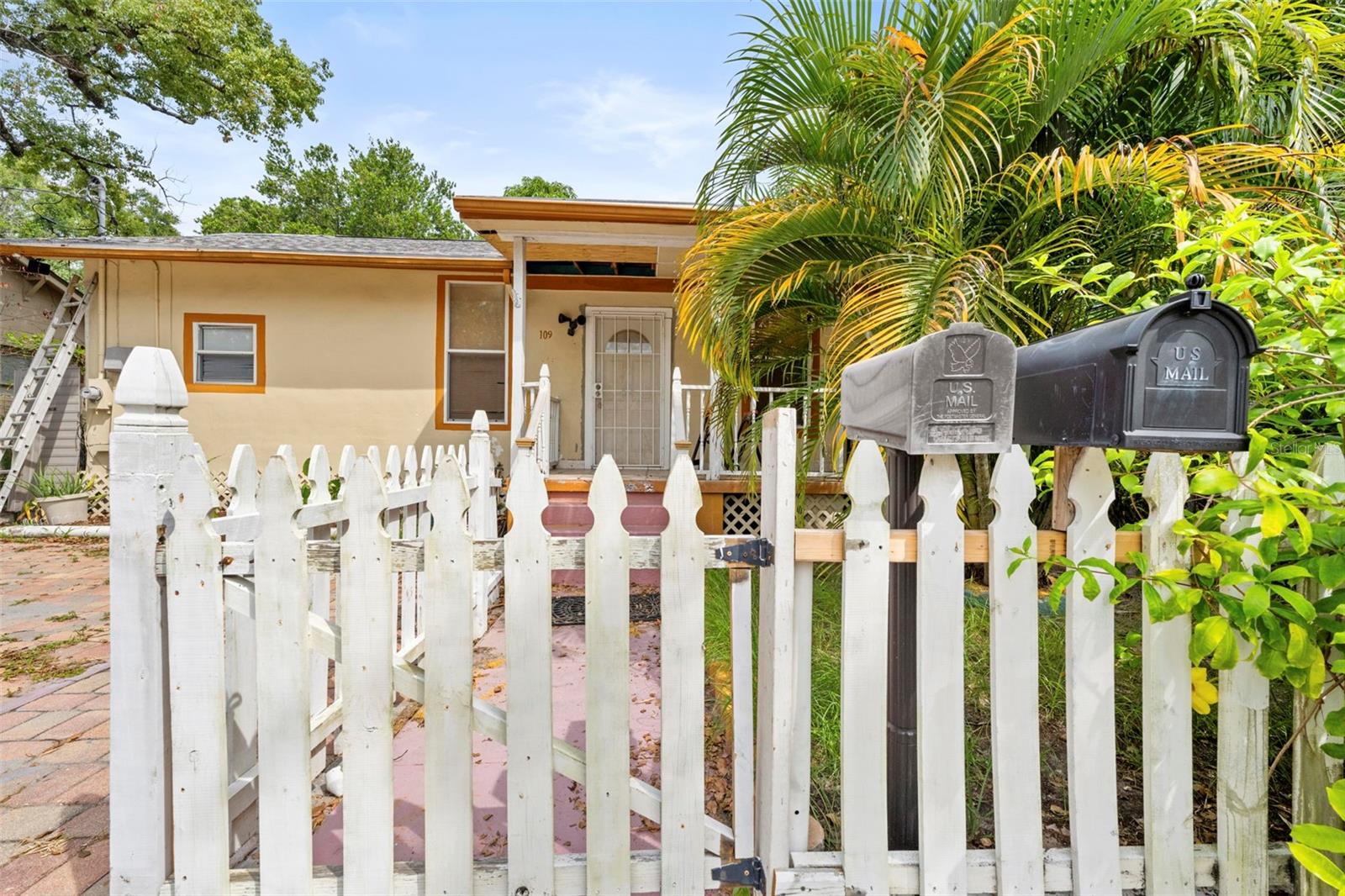 Image 2 of 38 For 109 Floribraska Avenue