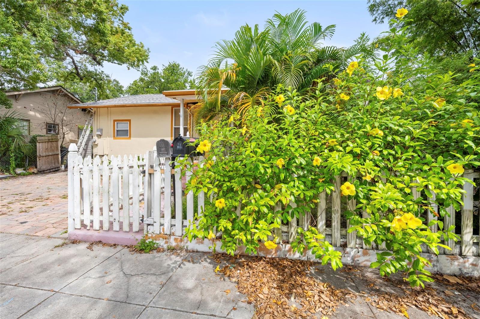 Image 3 of 38 For 109 Floribraska Avenue