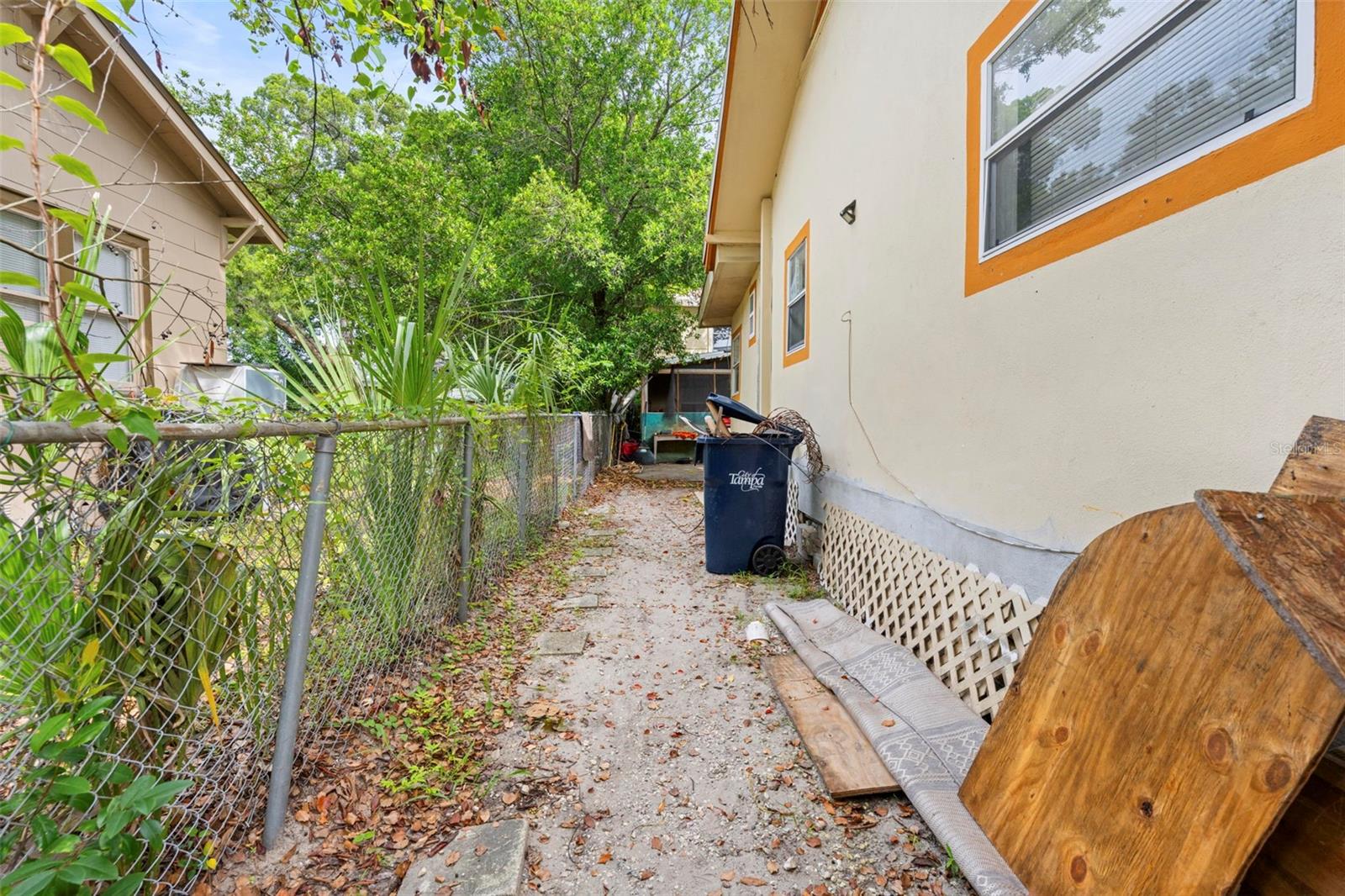 Image 4 of 38 For 109 Floribraska Avenue