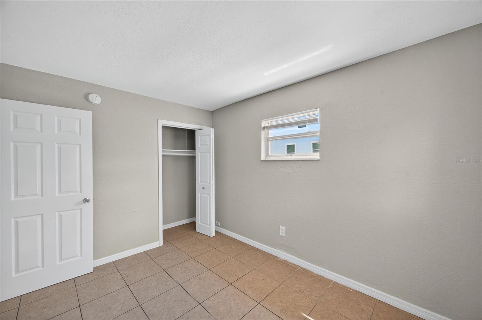 Image 18 of 27 For 1771 Russell Street S 4