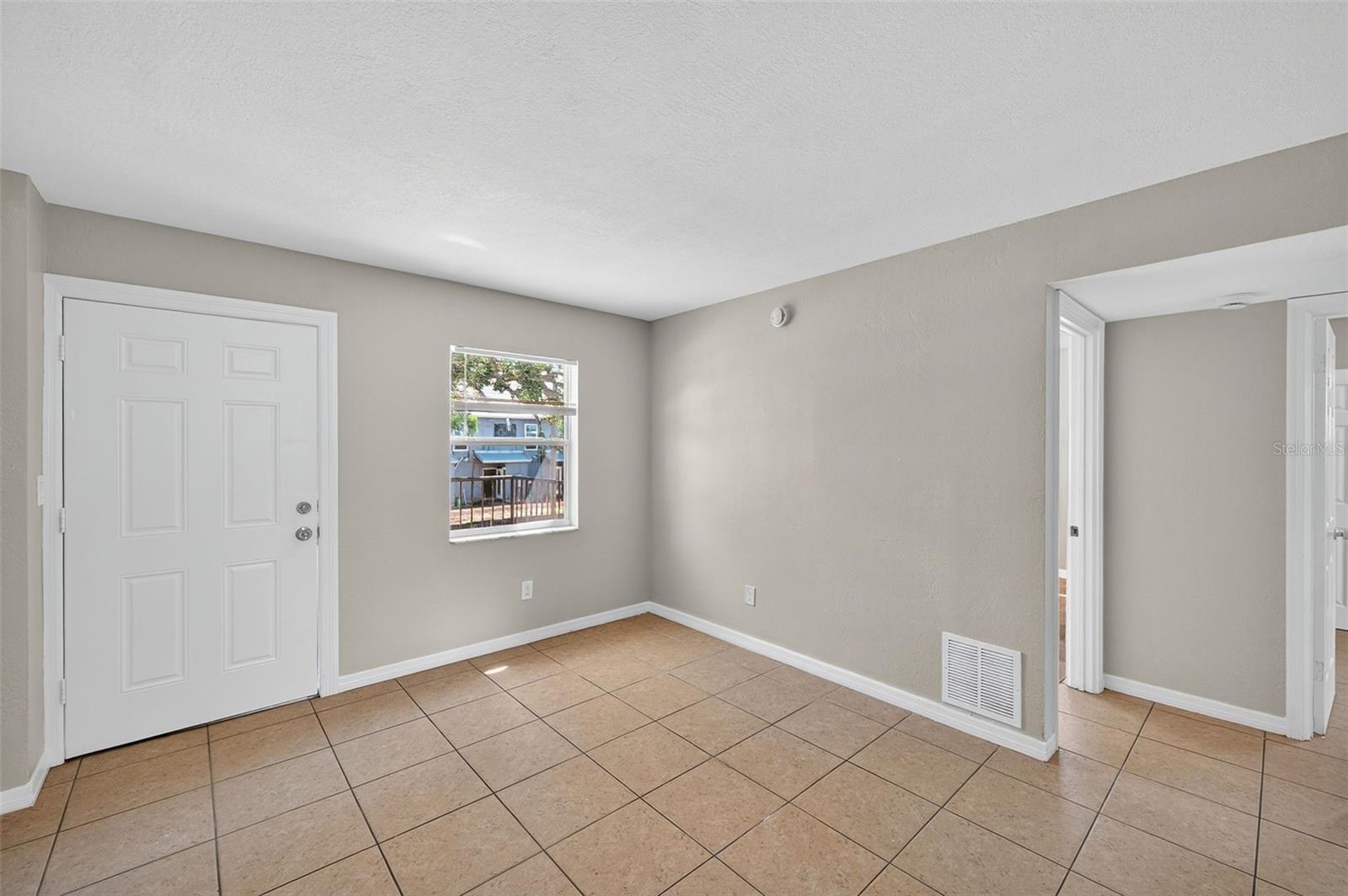 Image 6 of 27 For 1771 Russell Street S 4