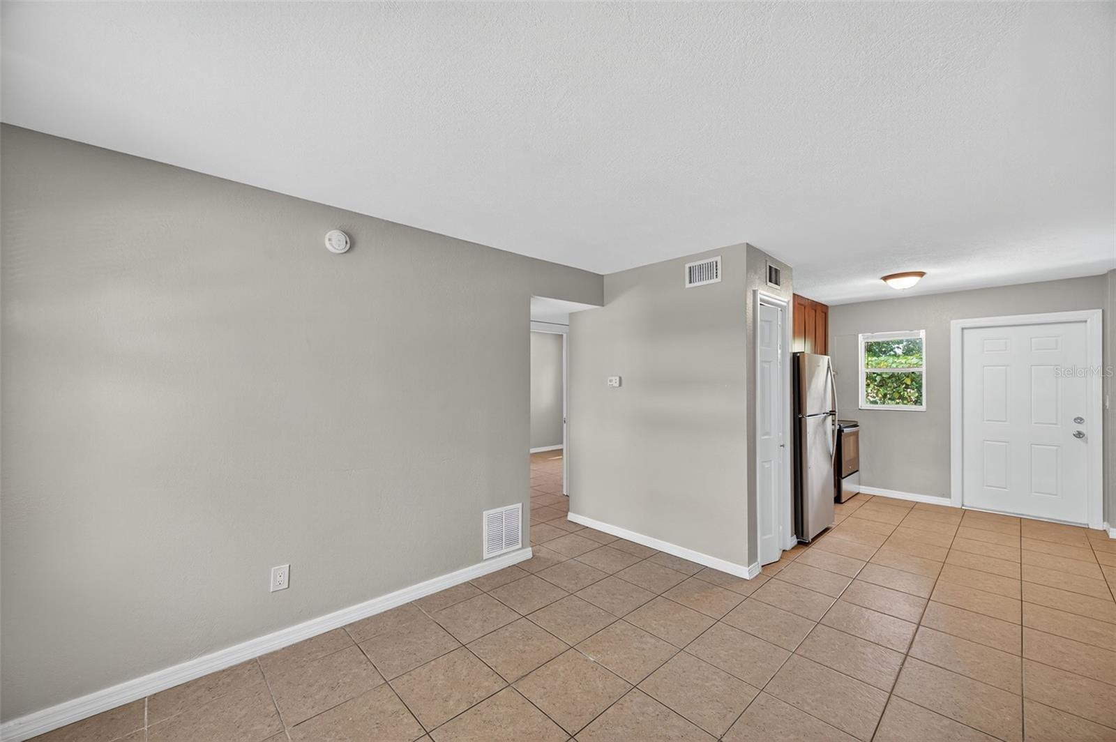 Image 9 of 27 For 1771 Russell Street S 4