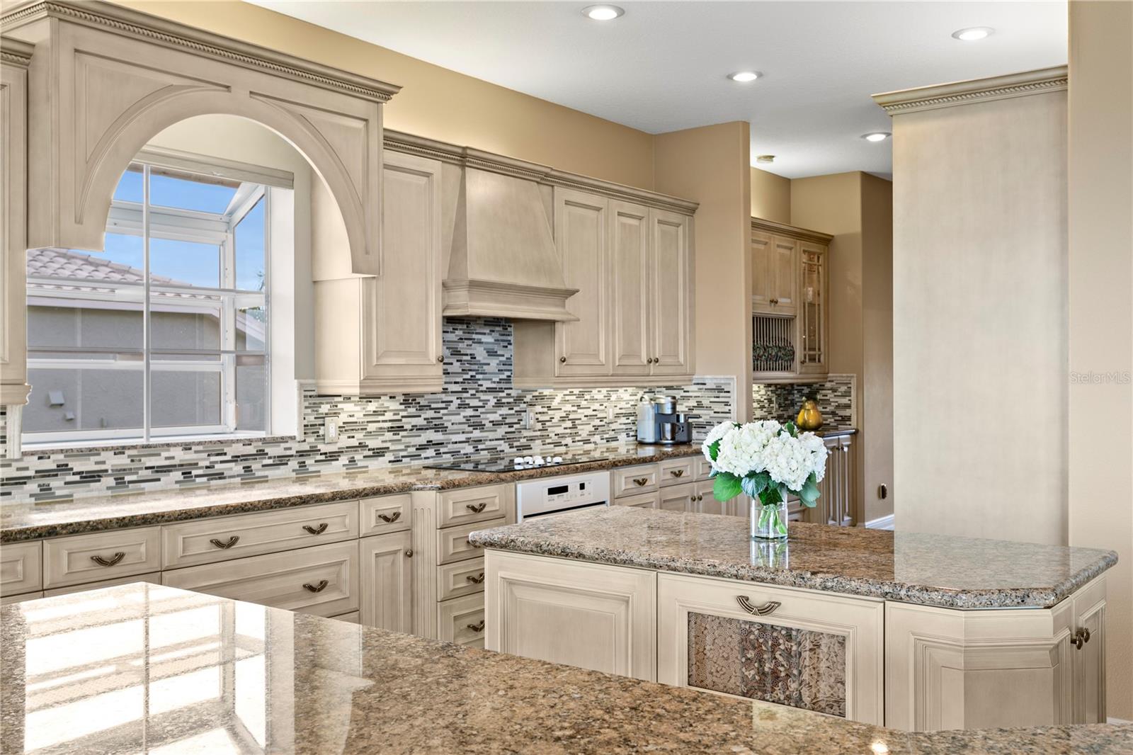 Listing photo id 9 for 6429 Rubia Circle