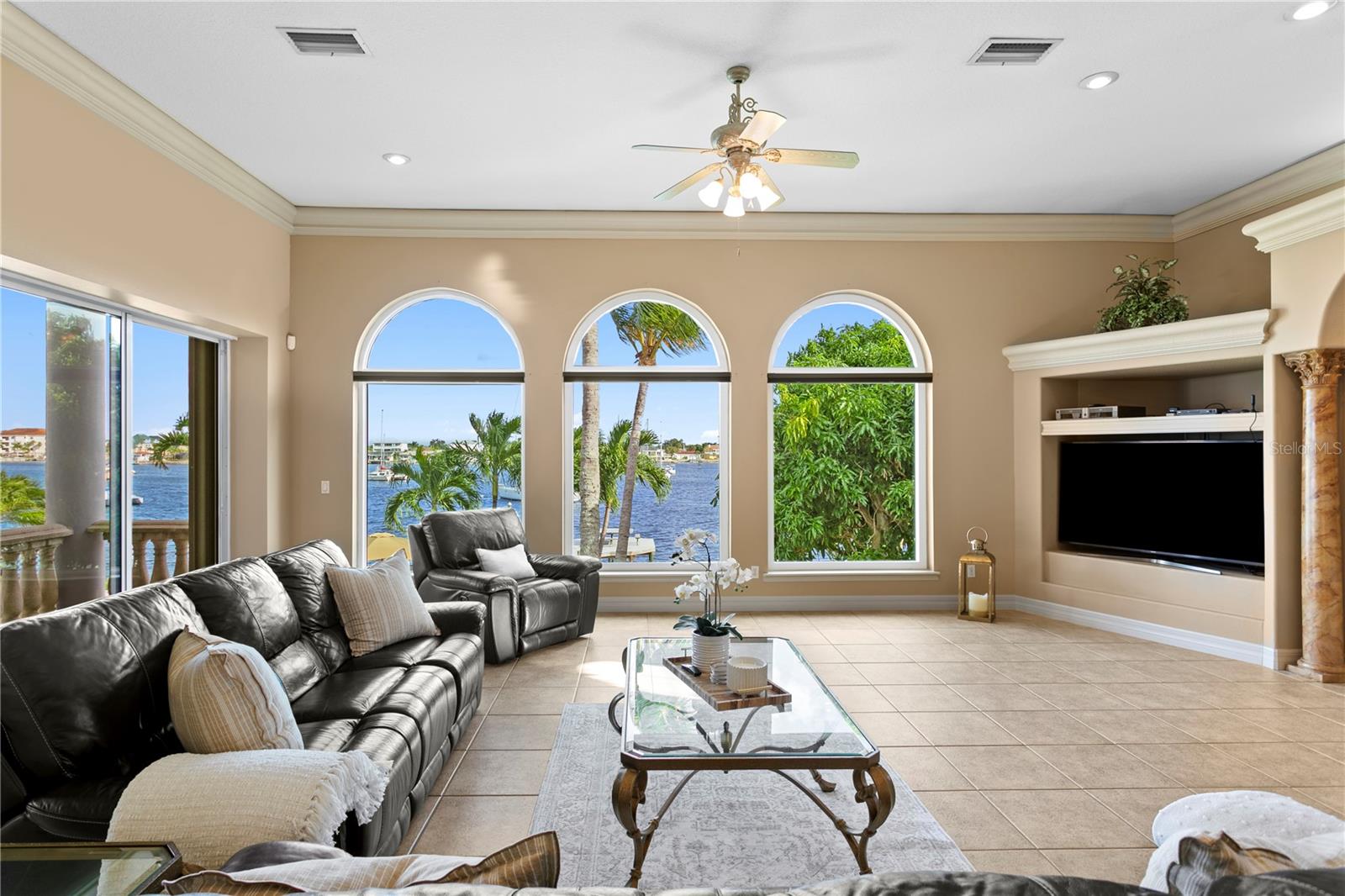Listing photo id 13 for 6429 Rubia Circle