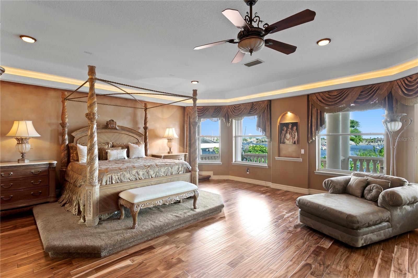 Listing photo id 17 for 6429 Rubia Circle