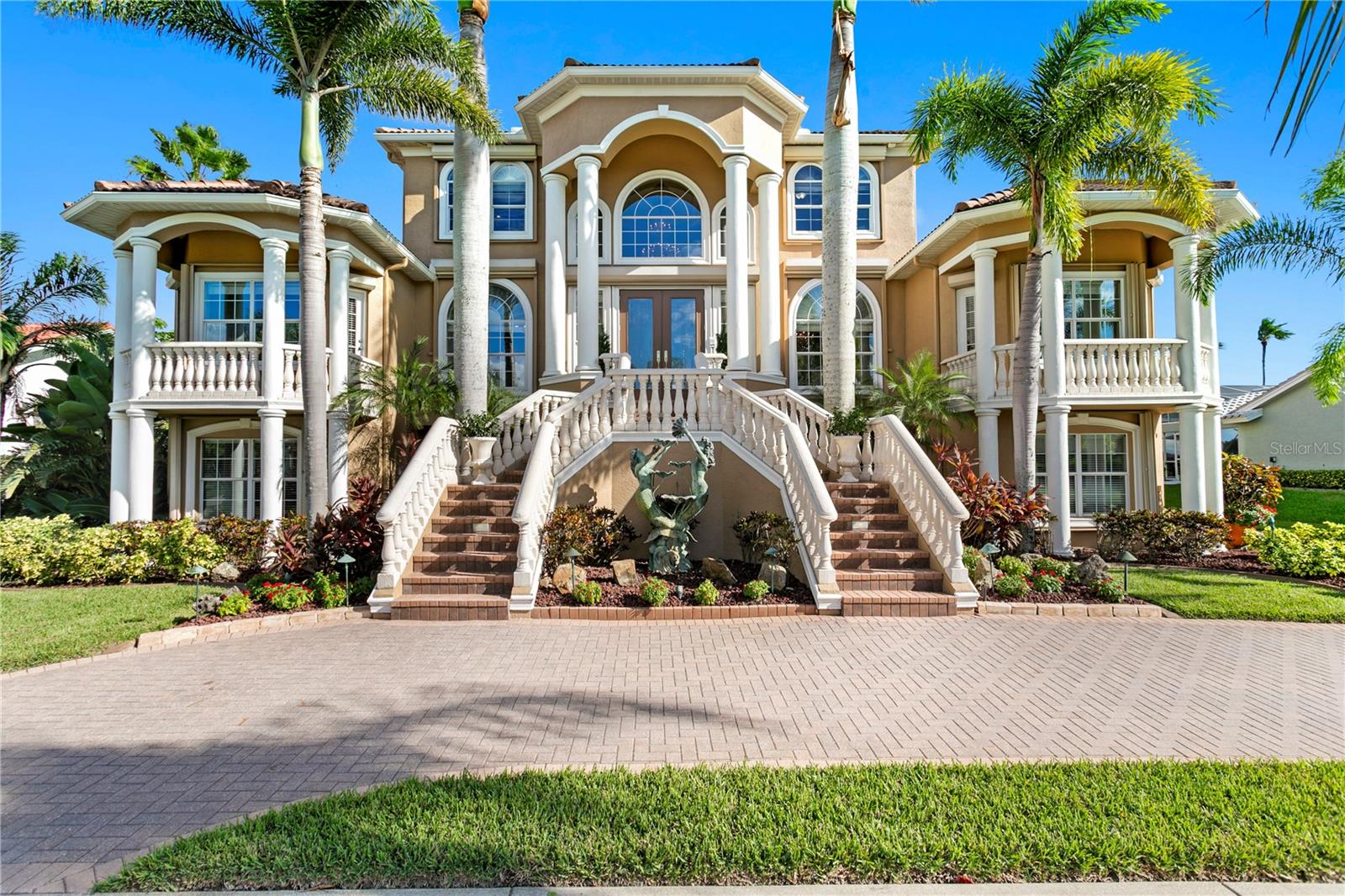 Listing photo id 0 for 6429 Rubia Circle