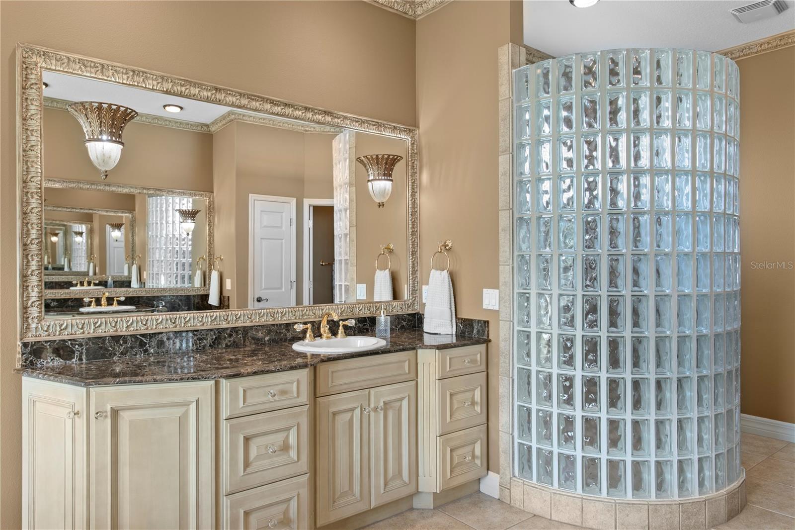 Listing photo id 20 for 6429 Rubia Circle