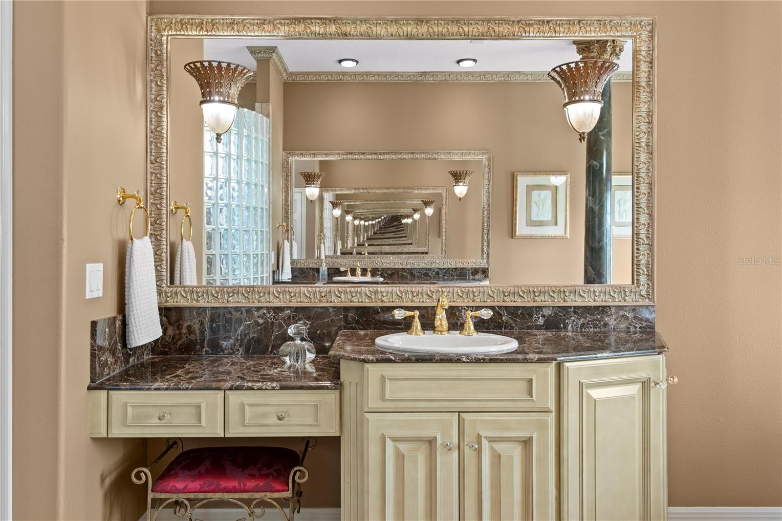 Listing photo id 21 for 6429 Rubia Circle