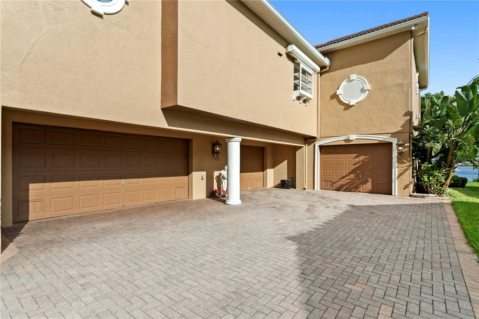 Listing photo id 1 for 6429 Rubia Circle