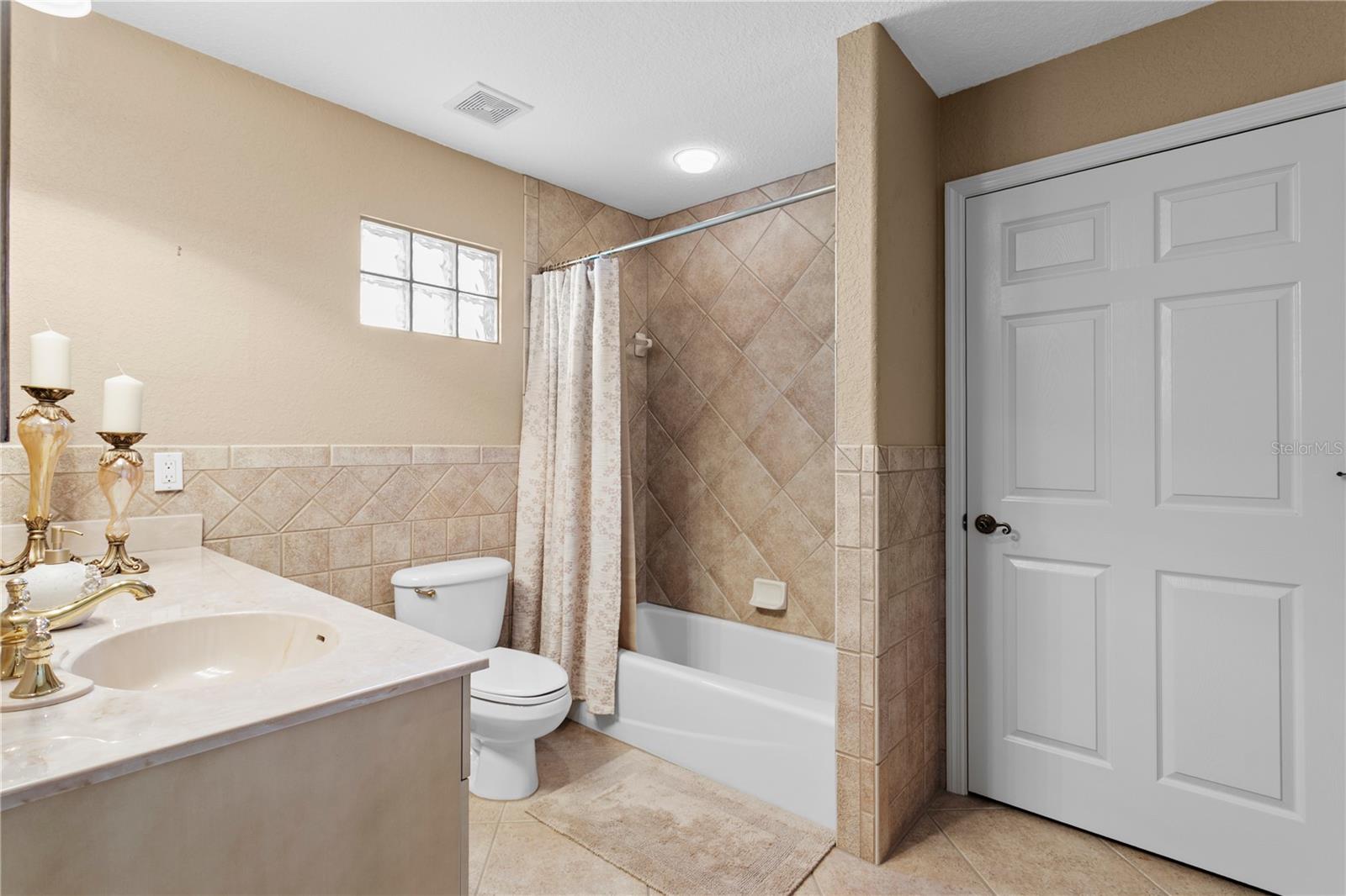 Listing photo id 32 for 6429 Rubia Circle