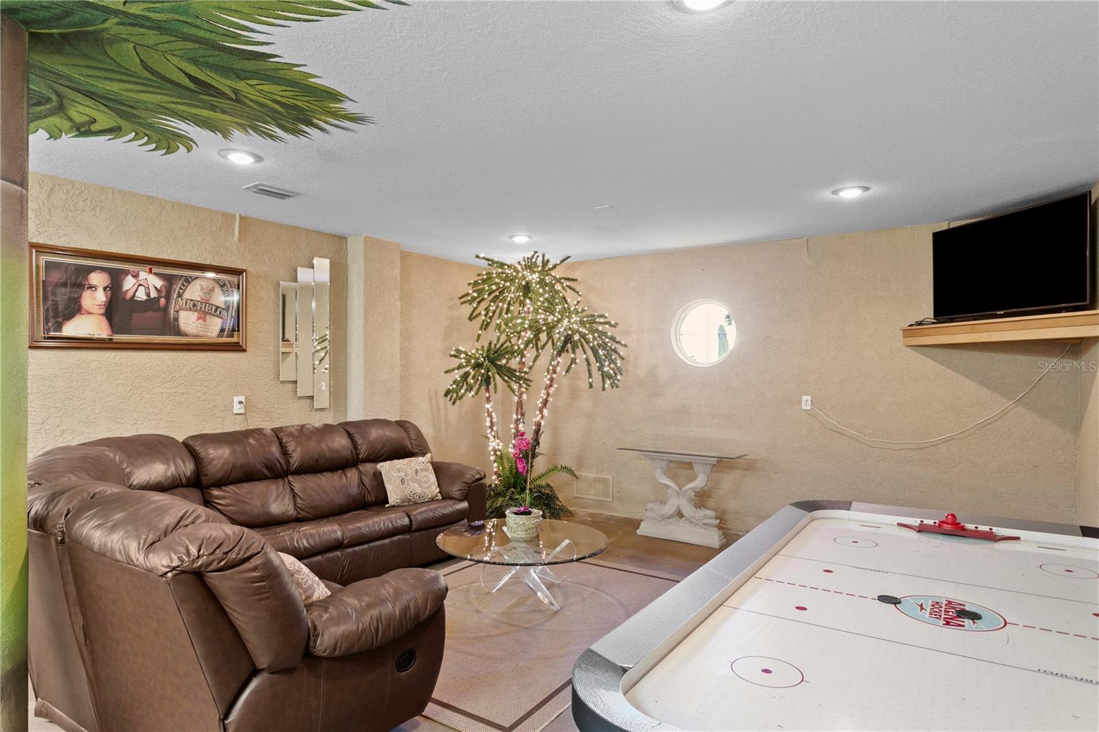 Listing photo id 35 for 6429 Rubia Circle