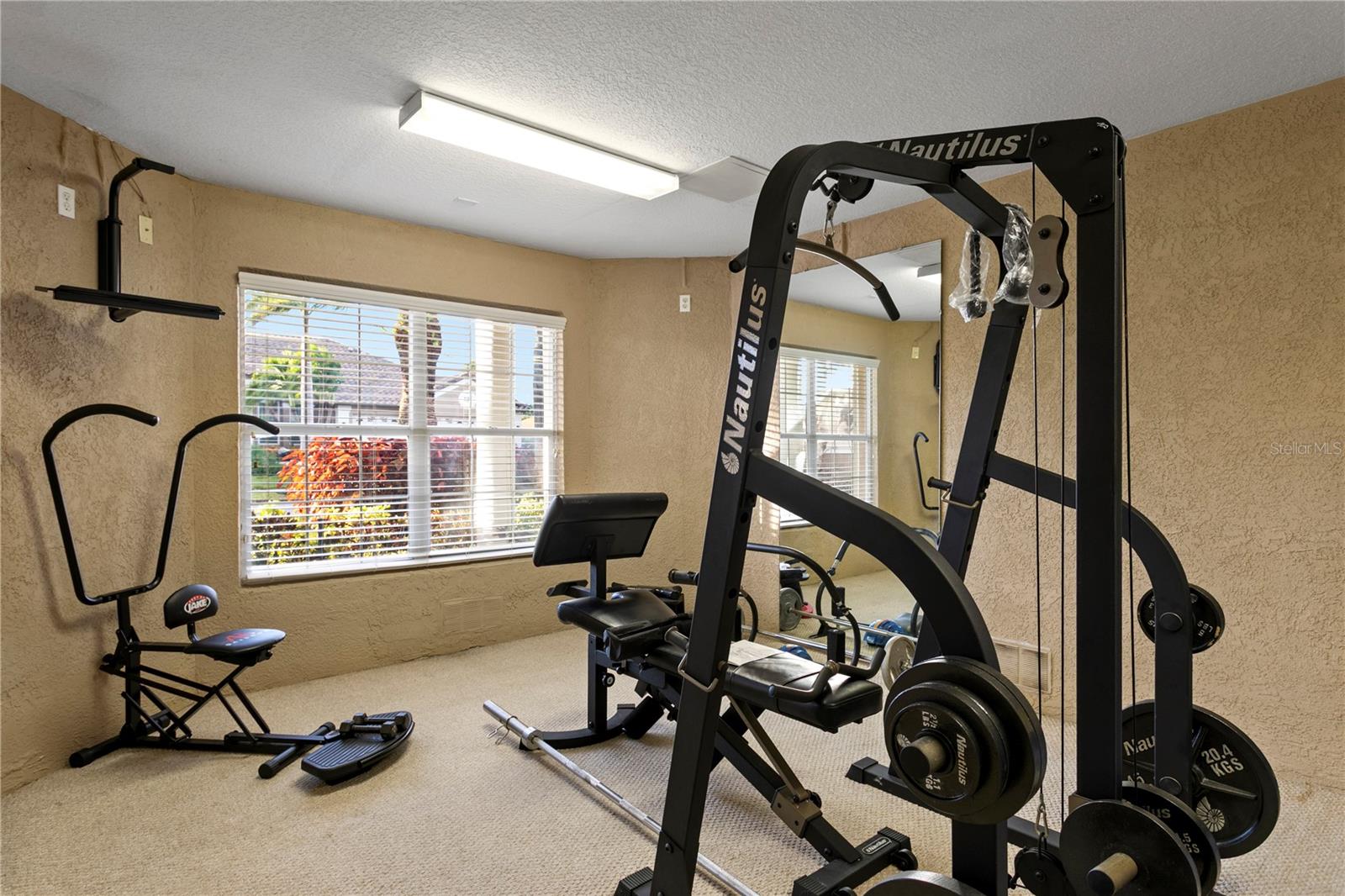 Listing photo id 37 for 6429 Rubia Circle