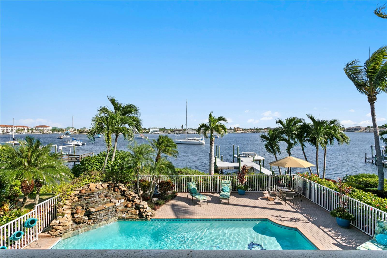 Listing photo id 2 for 6429 Rubia Circle