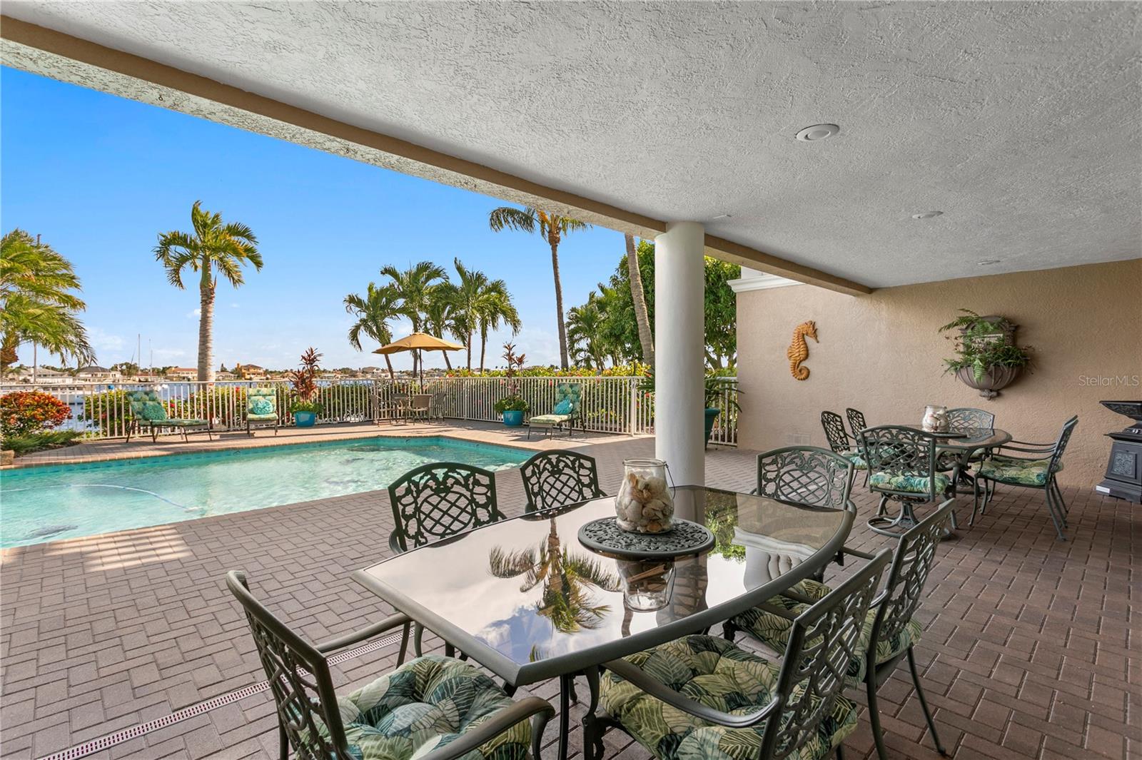 Listing photo id 39 for 6429 Rubia Circle