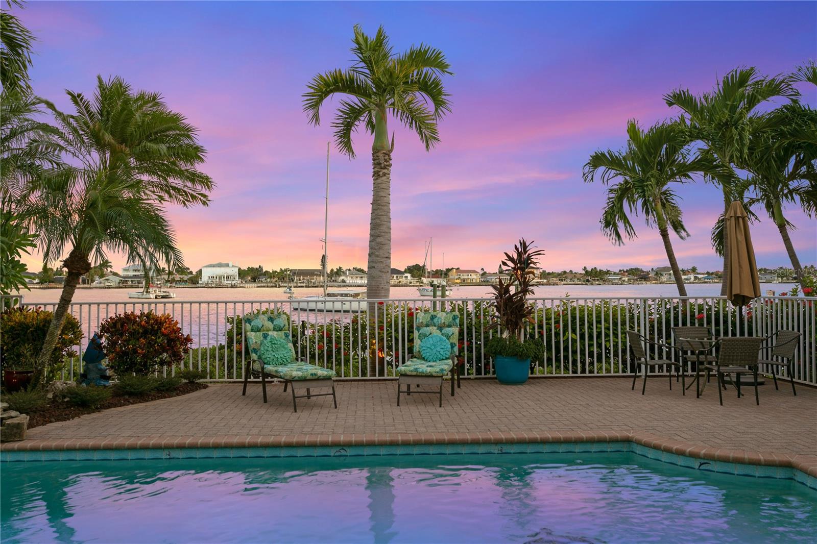 Listing photo id 3 for 6429 Rubia Circle