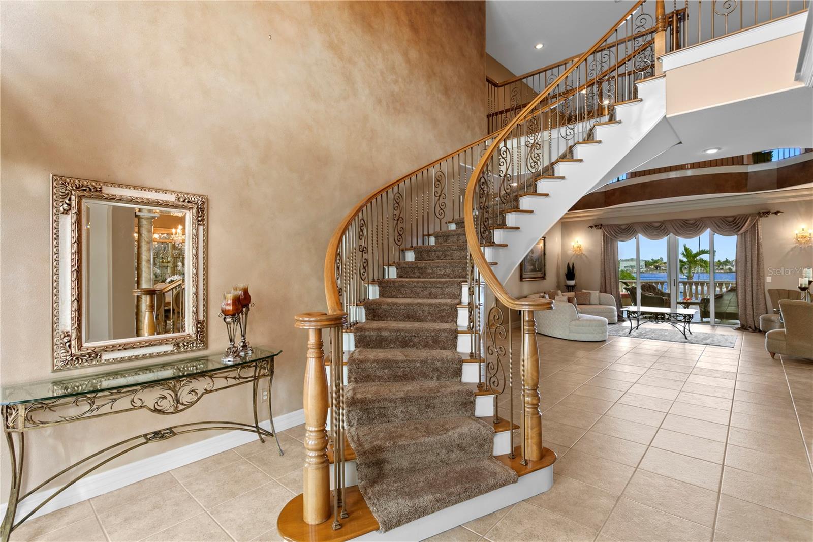 Listing photo id 4 for 6429 Rubia Circle