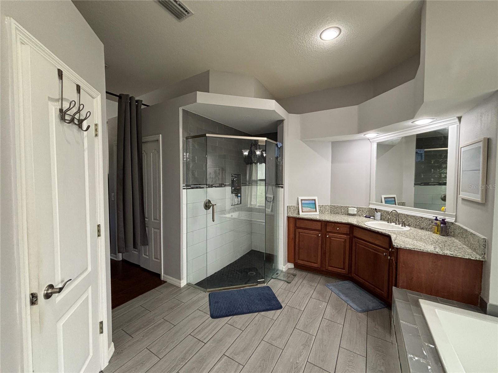 Image 32 of 49 For 4906 Sylvan Oaks Drive