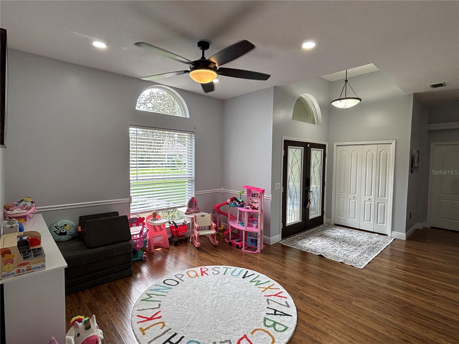 Image 8 of 49 For 4906 Sylvan Oaks Drive
