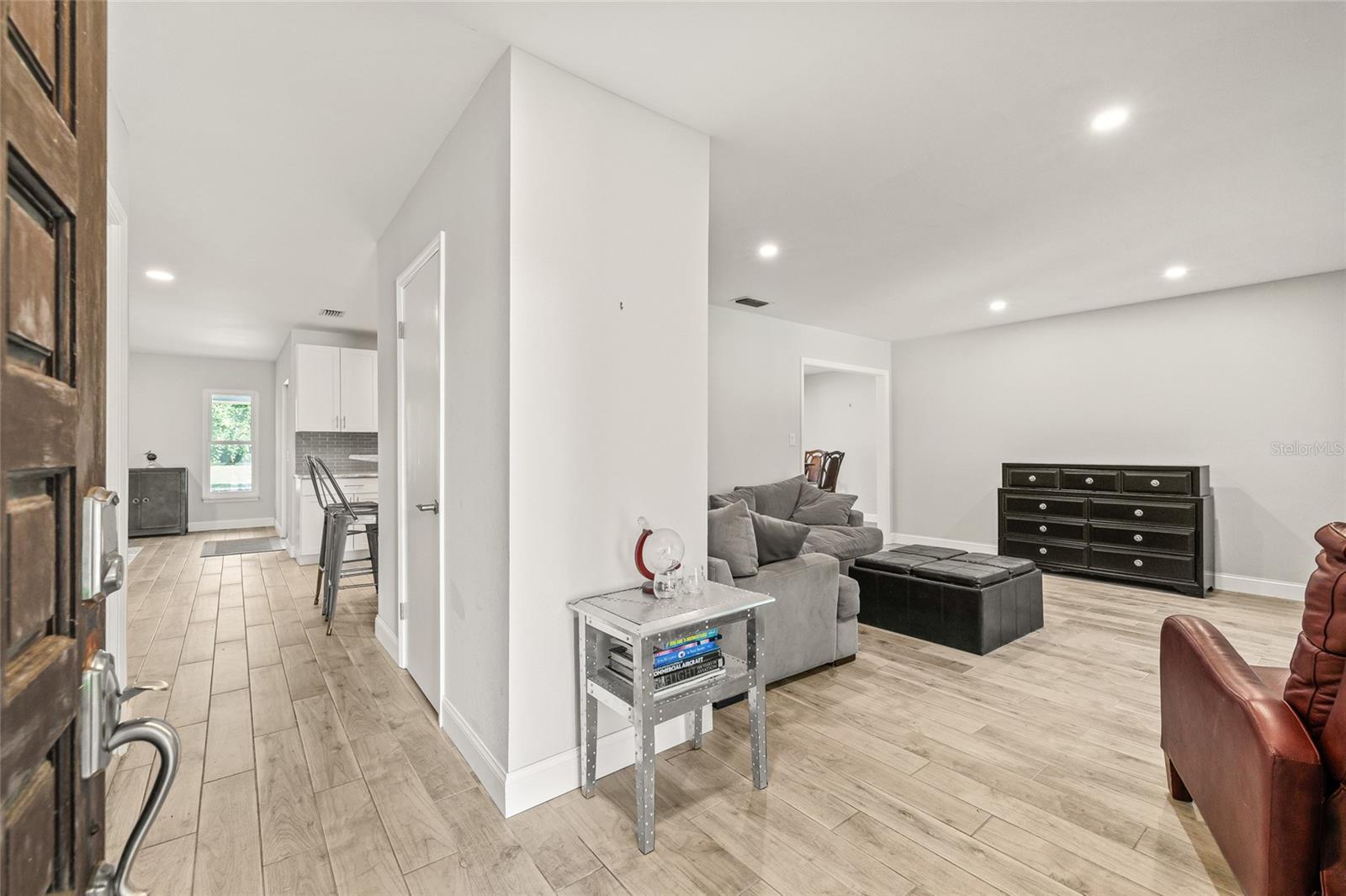 Image 11 of 52 For 1624 Pine Place