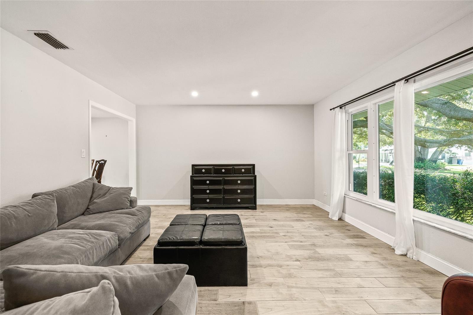 Image 12 of 52 For 1624 Pine Place