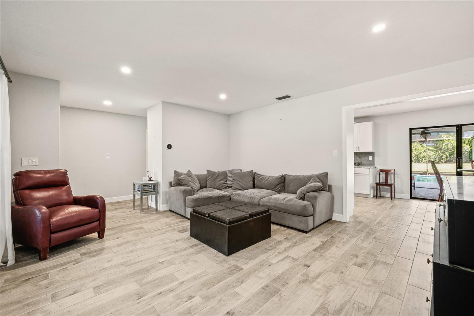 Image 13 of 52 For 1624 Pine Place