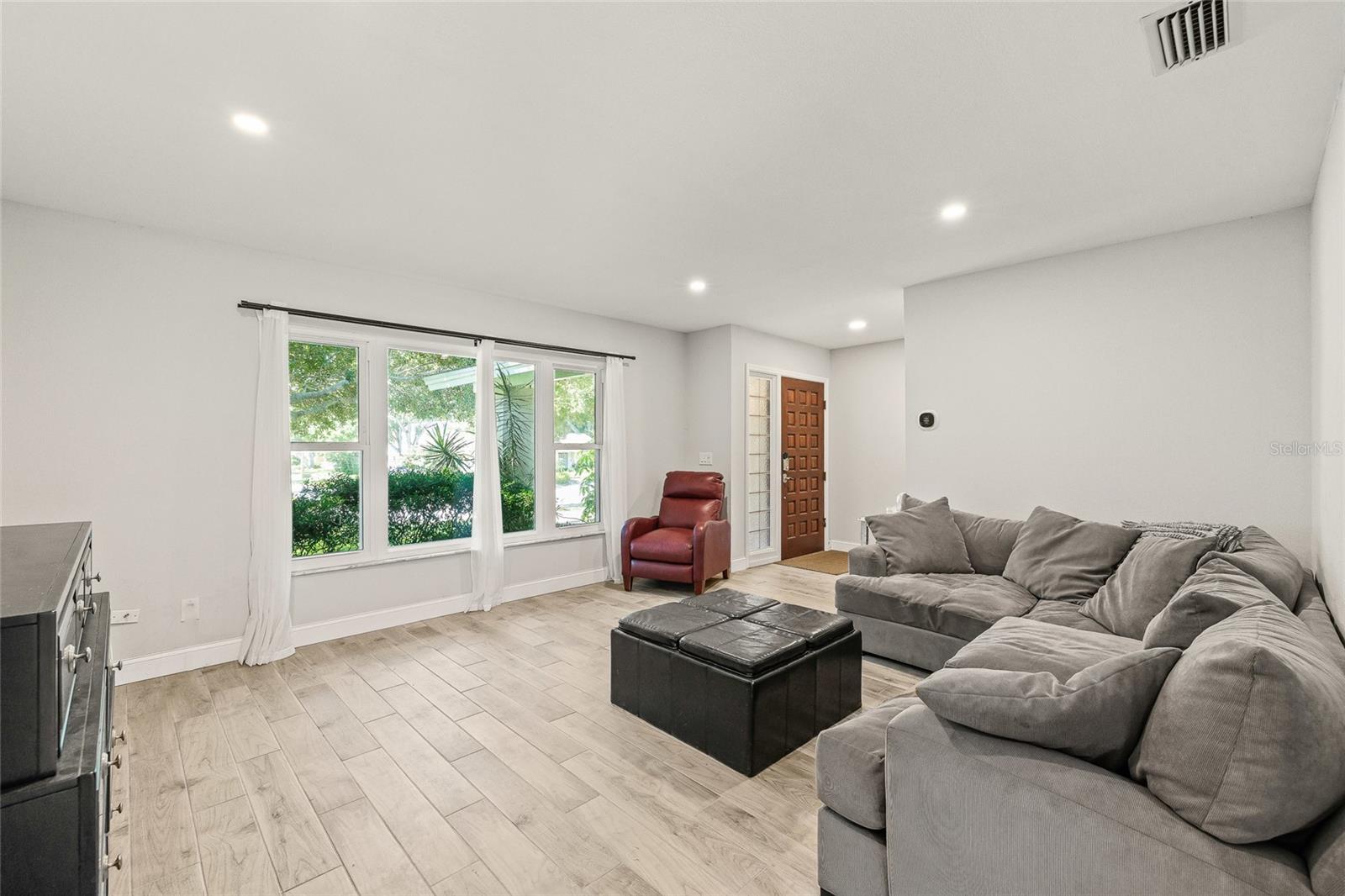 Image 14 of 52 For 1624 Pine Place