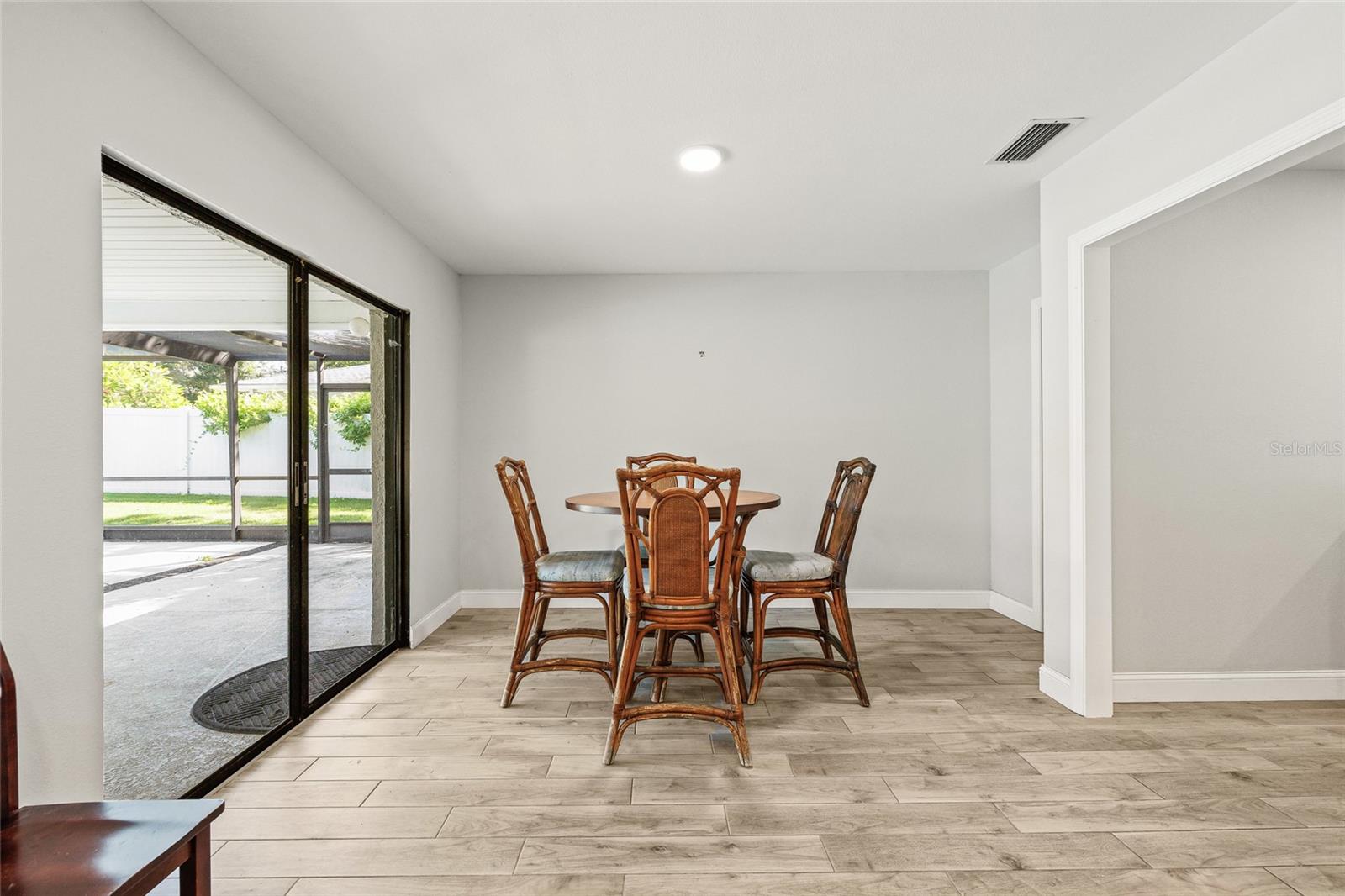 Image 15 of 52 For 1624 Pine Place