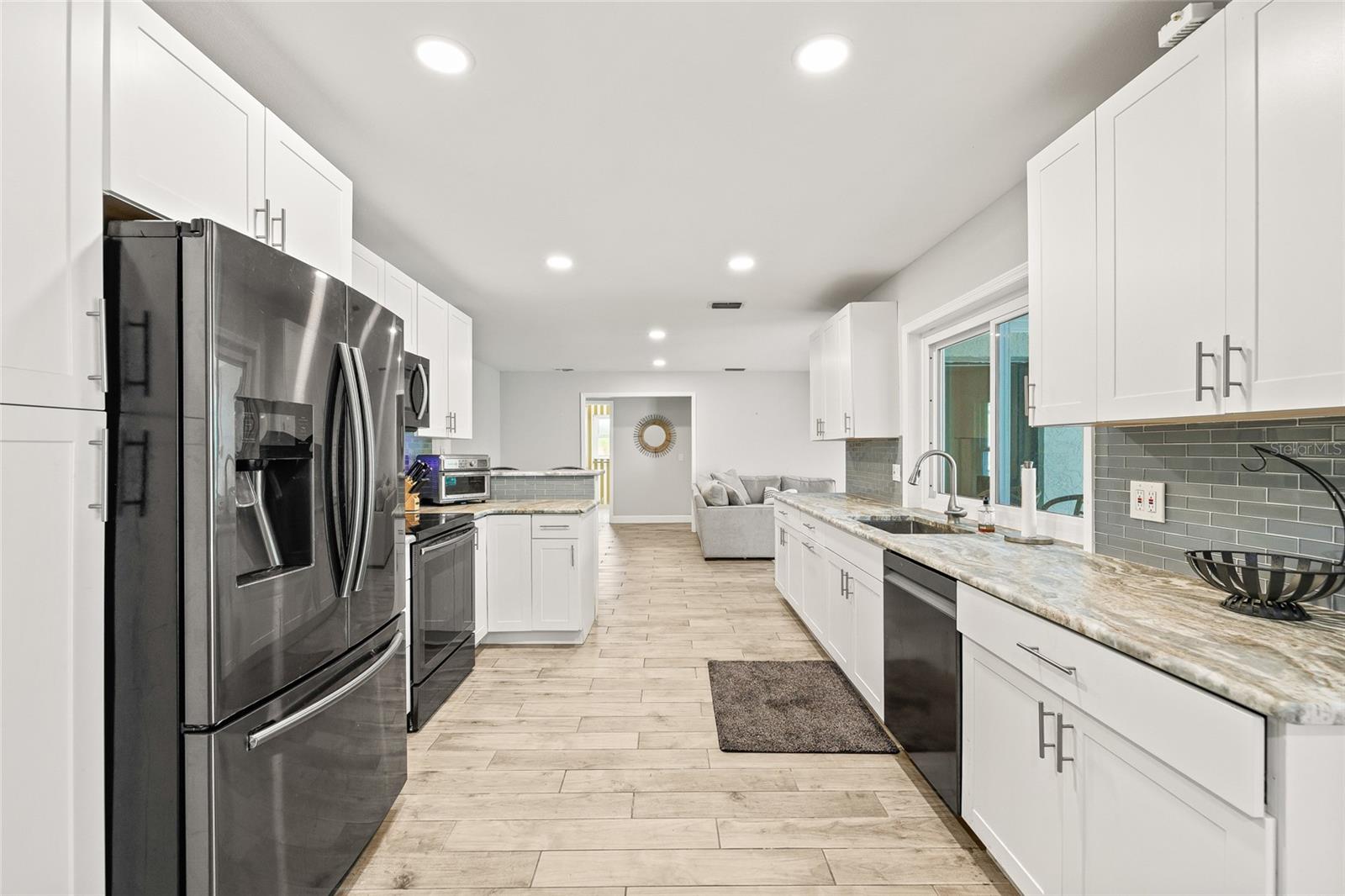 Image 17 of 52 For 1624 Pine Place
