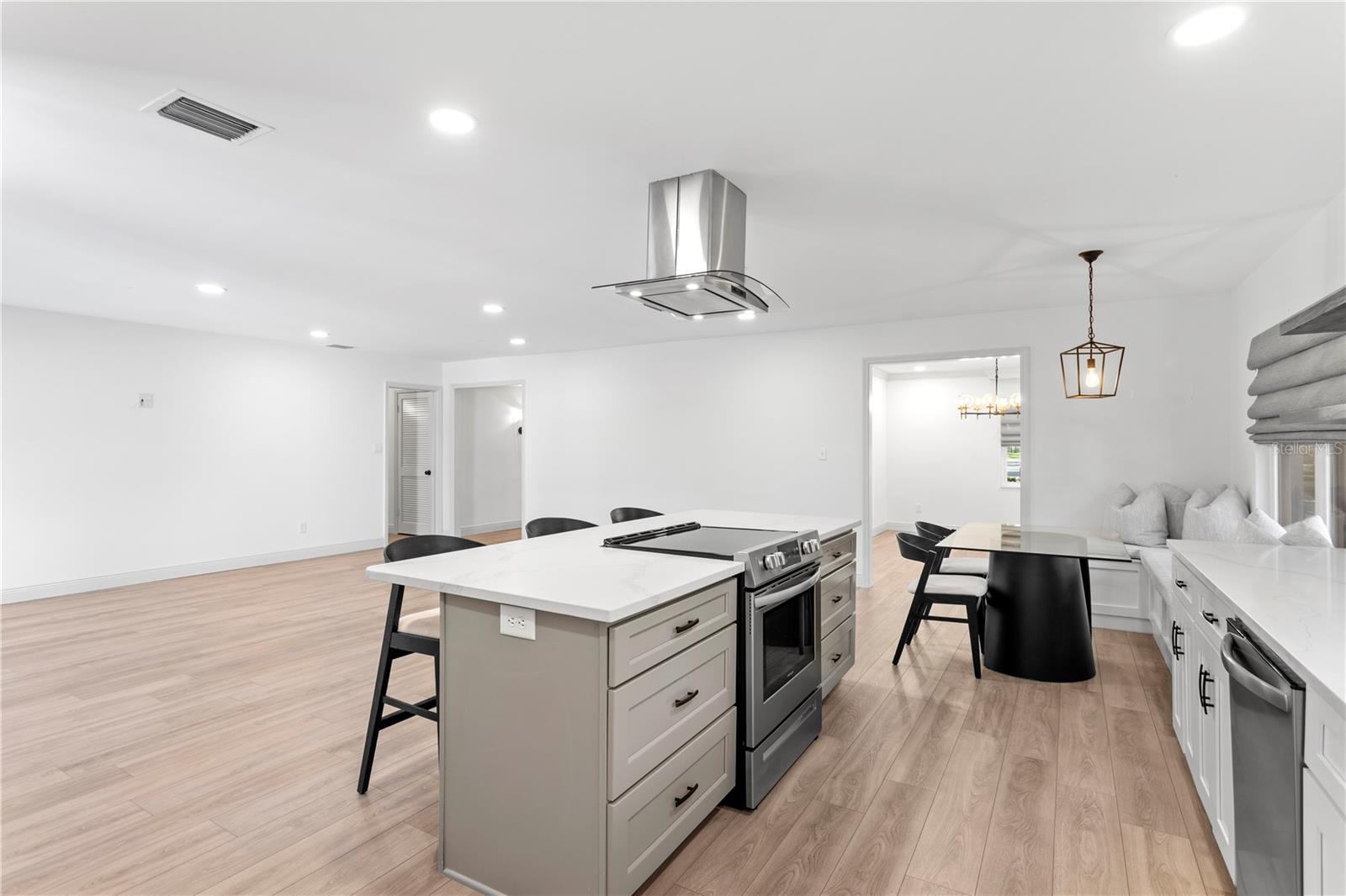 Image 14 of 43 For 4708 Neptune Street