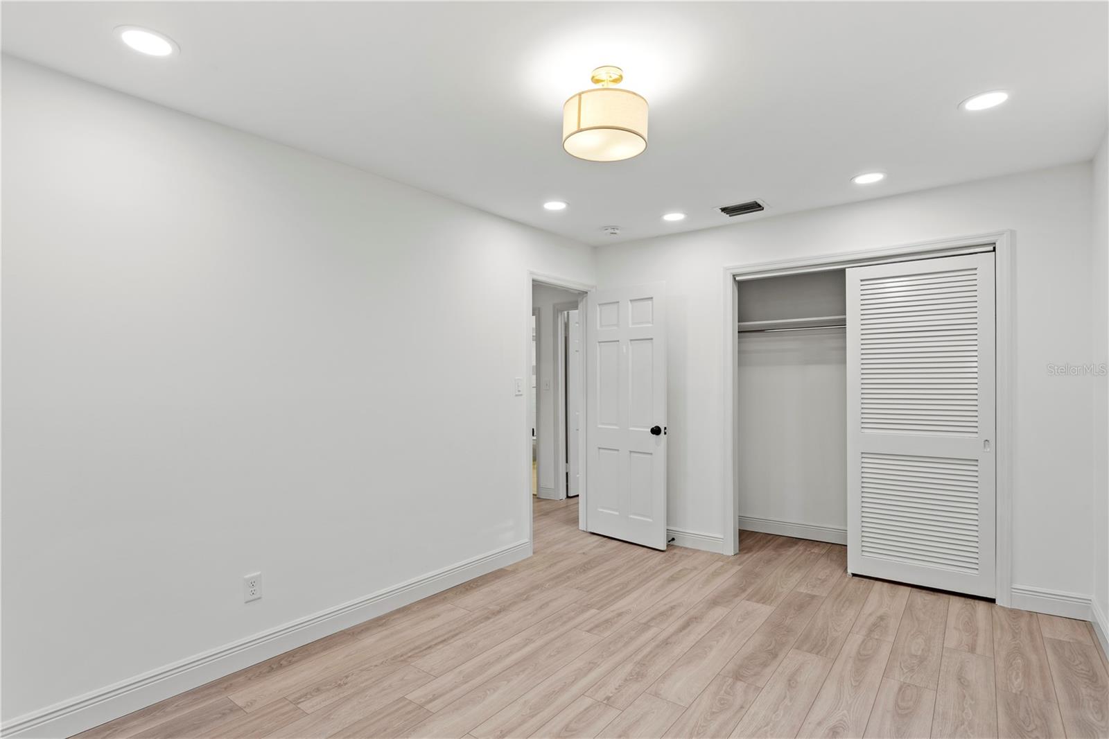 Image 19 of 43 For 4708 Neptune Street